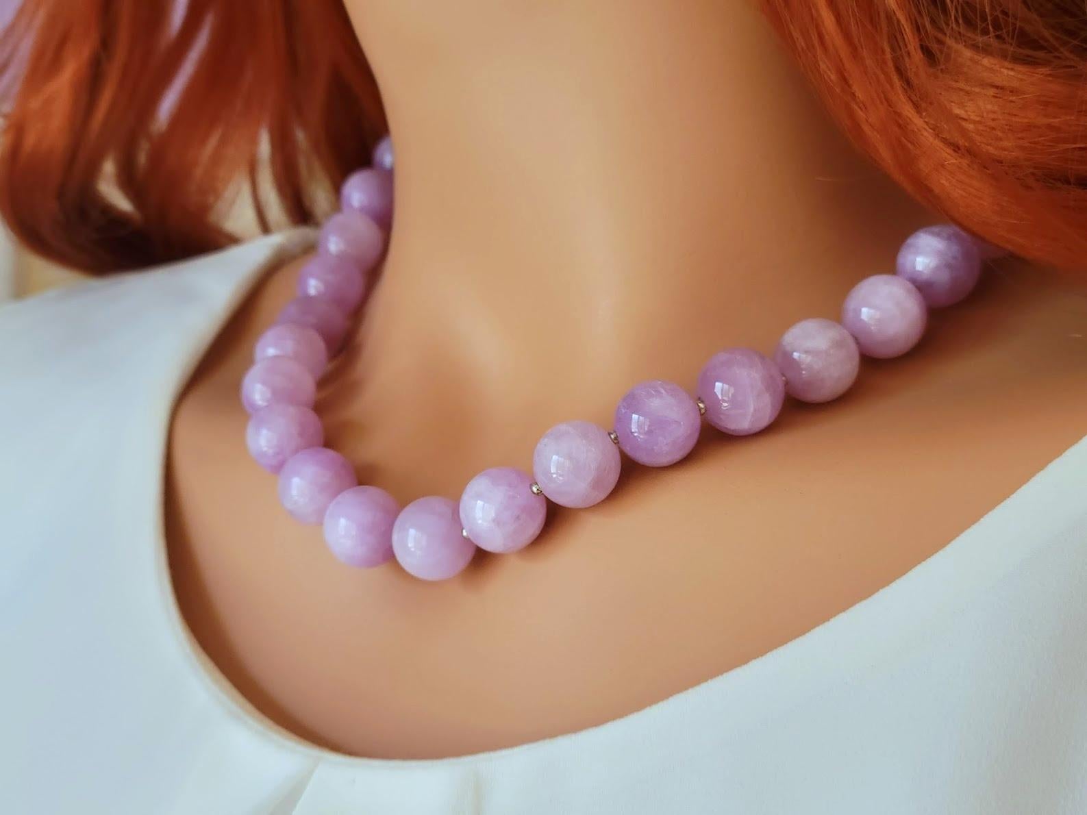 Lavender Chatoyant Kunzite Necklace With Vintage Essex Crystal Clasp In Excellent Condition For Sale In Chesterland, OH