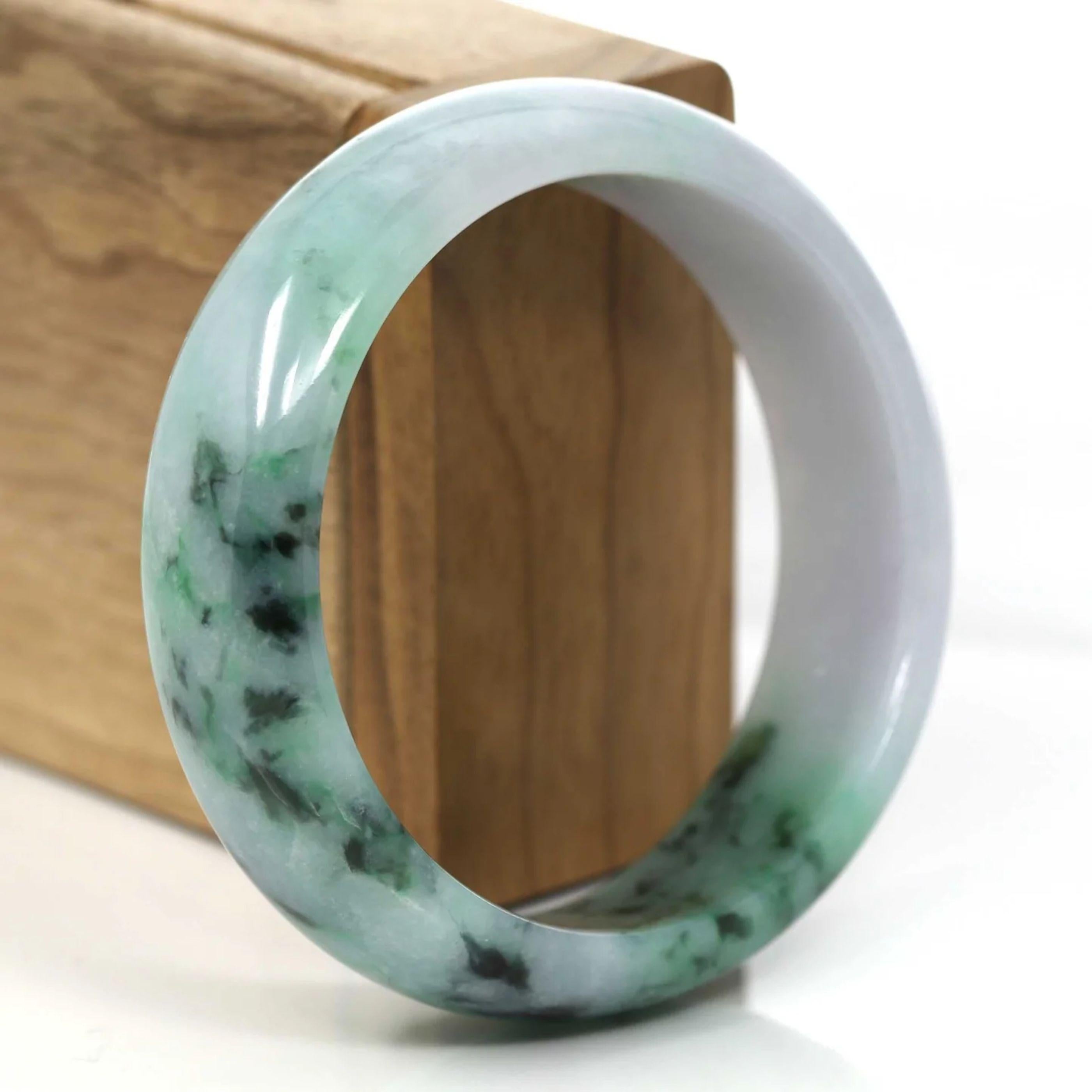 Lavendel- Waldgrüner natürlicher Jadeit Jade-Armreif (58,50 mm) #664 (Künstler*in) im Angebot