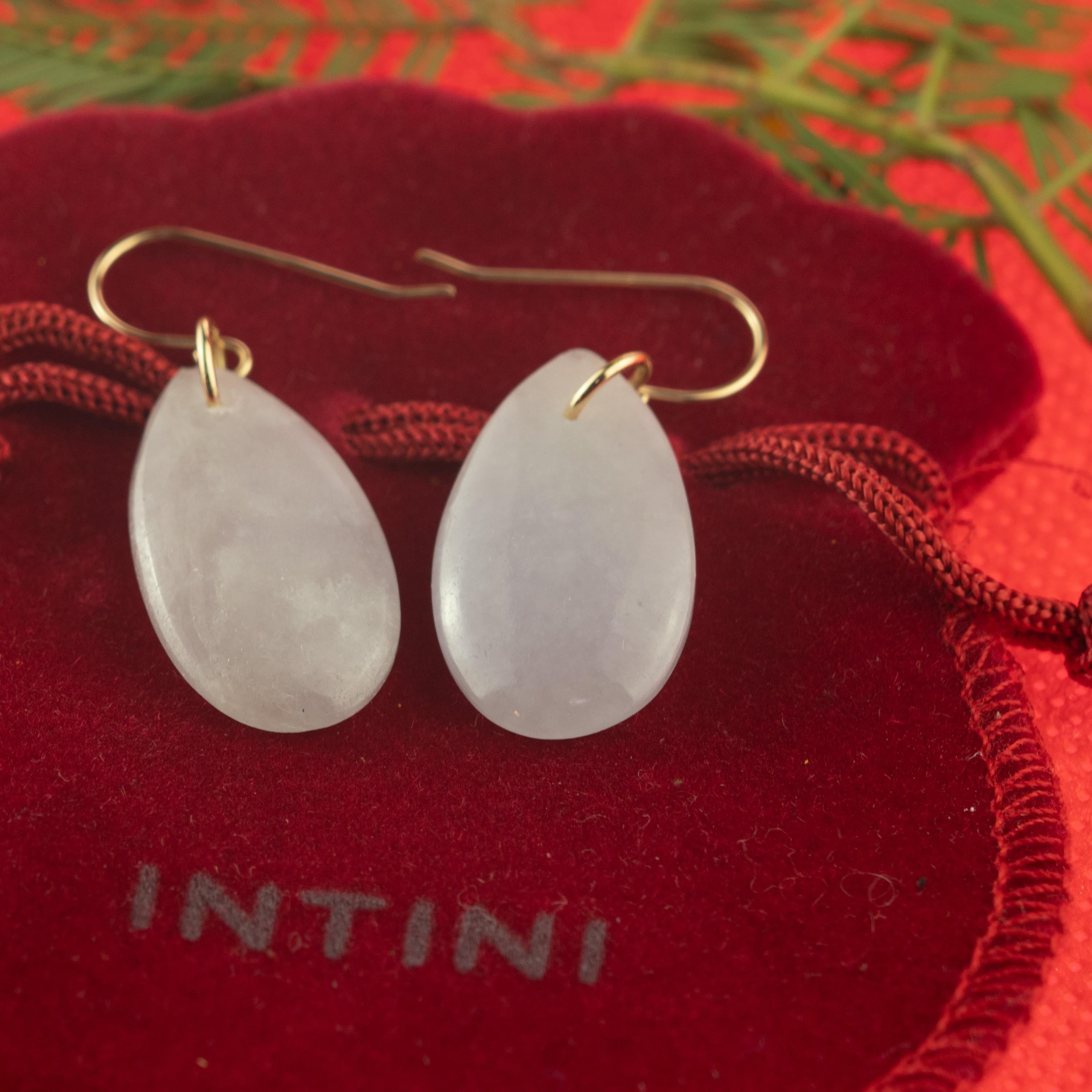 Orecchini chic di giada lavanda in oro giallo 18 carati a goccia da cocktail In condizioni discrete in vendita a Milano, IT