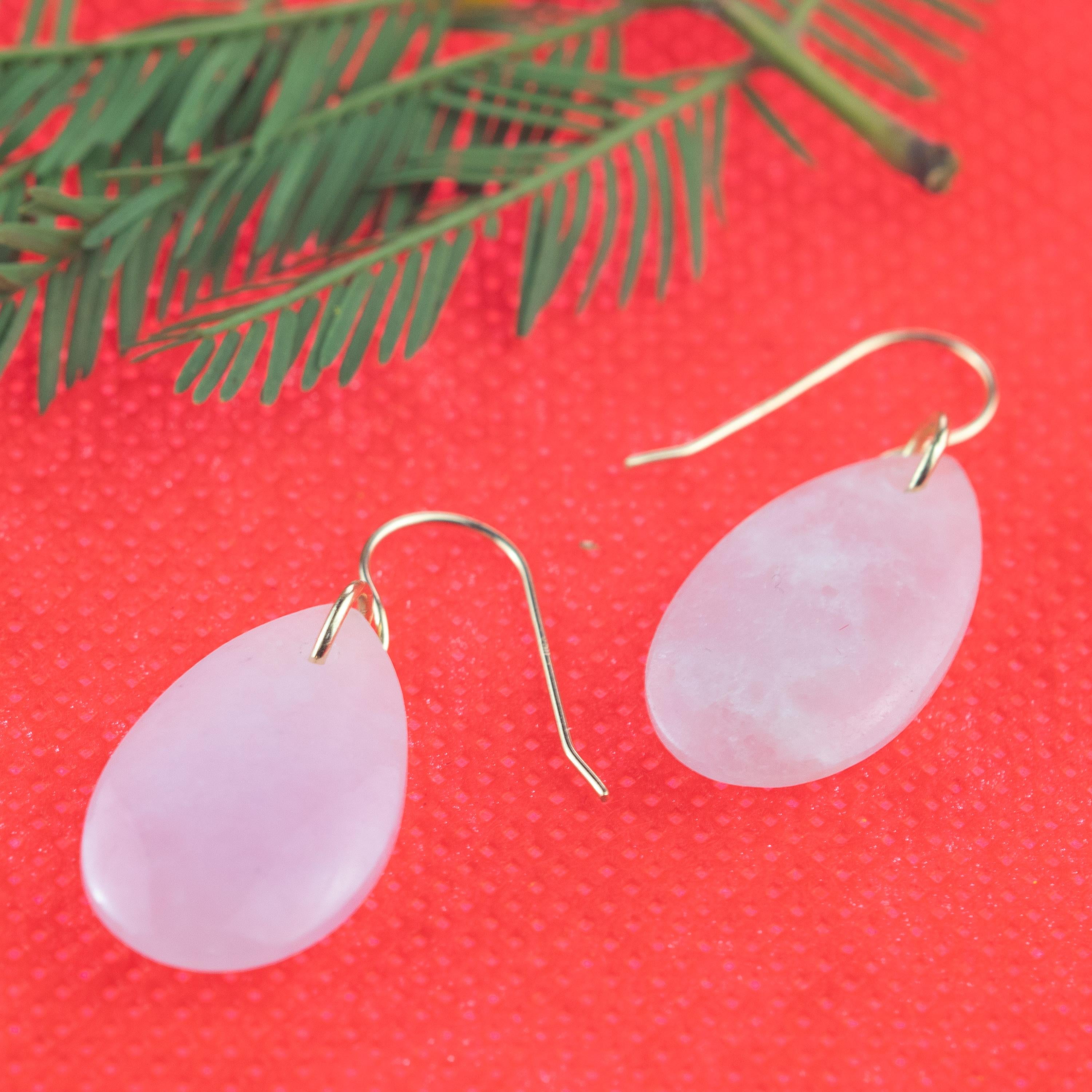 Women's Lavender Jade 18 Karat Yellow Gold Cocktail Tear Drop Cocktail Chic Earrings For Sale