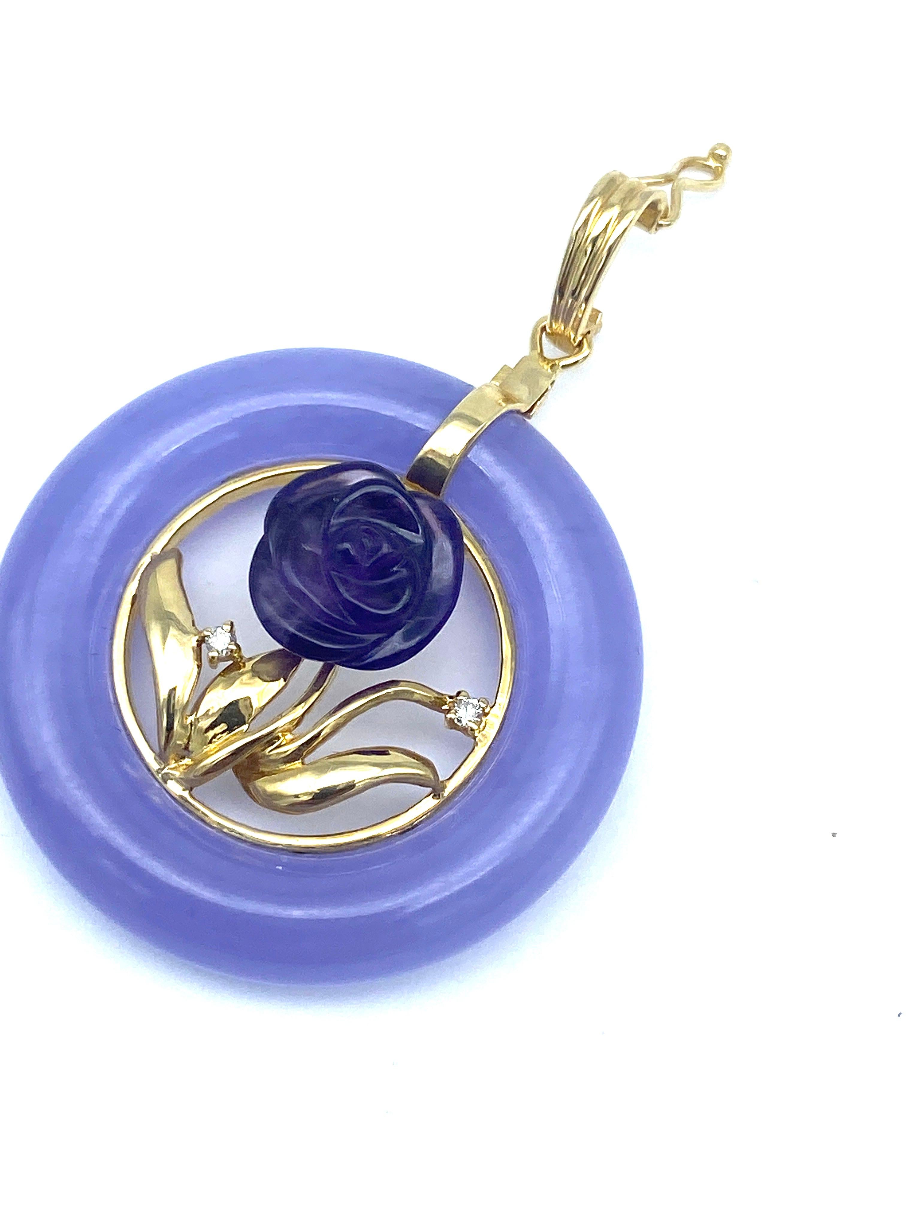 Anhänger aus 14 Karat Gelbgold mit lavendelfarbener Jade und Amethyst-Blume (Kunsthandwerker*in)