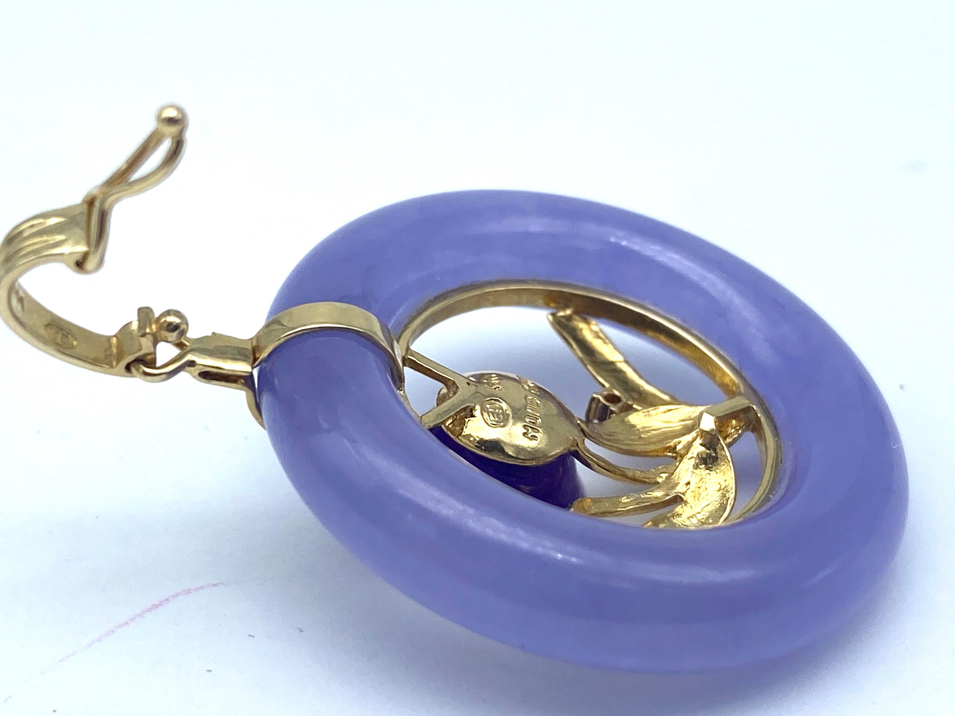 Anhänger aus 14 Karat Gelbgold mit lavendelfarbener Jade und Amethyst-Blume (Kugelschliff)