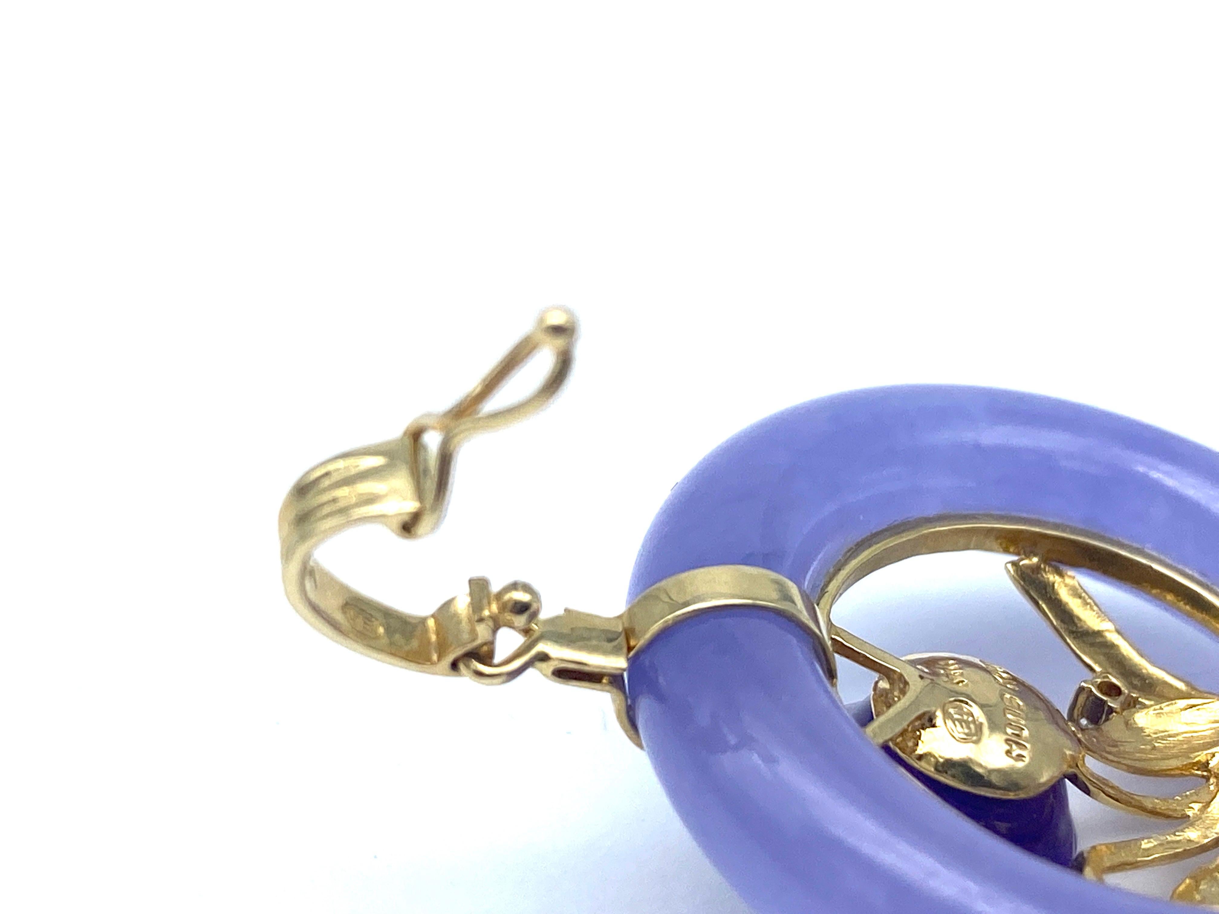 Anhänger aus 14 Karat Gelbgold mit lavendelfarbener Jade und Amethyst-Blume im Zustand „Hervorragend“ in Laguna Hills, CA