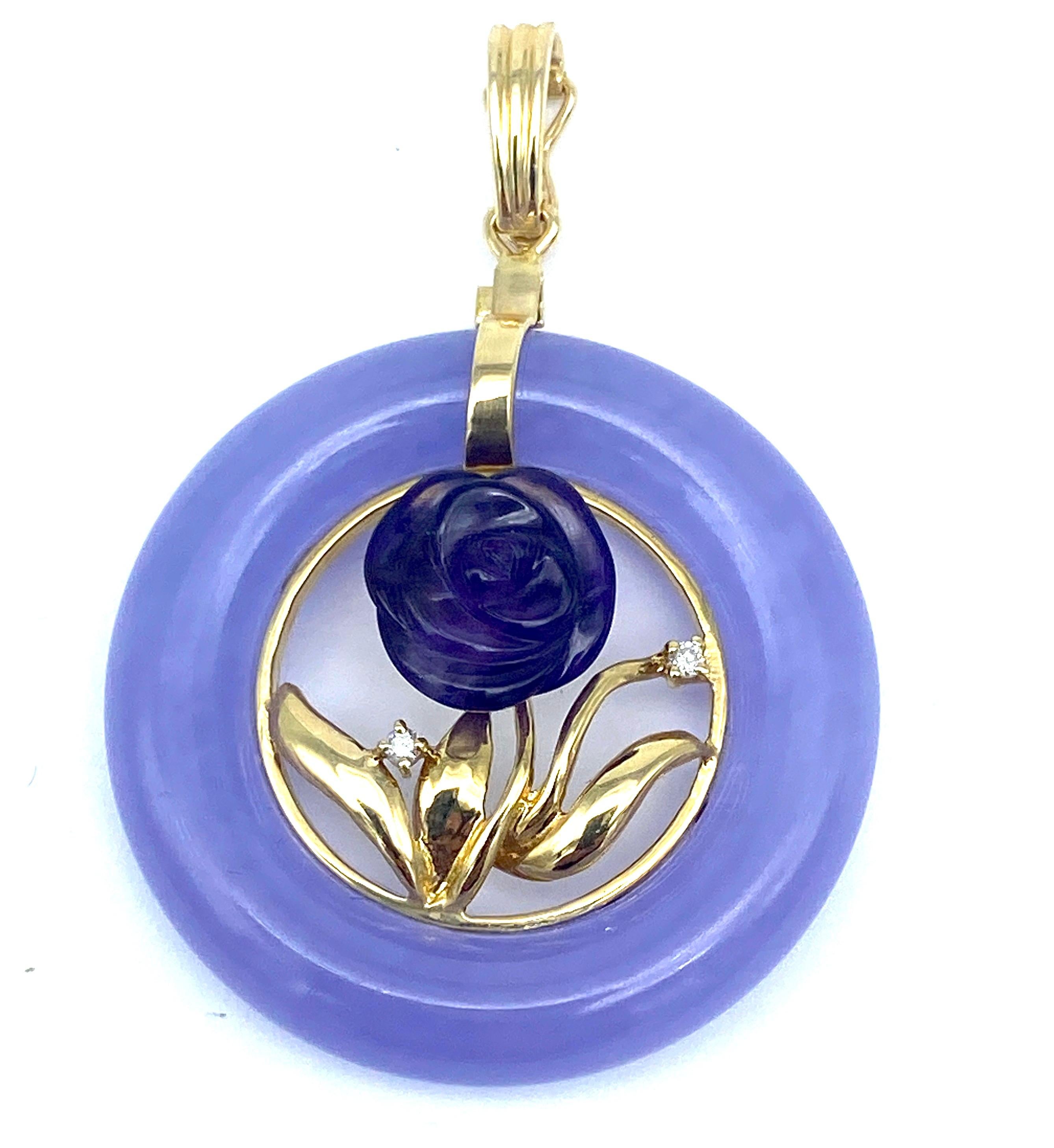 Anhänger aus 14 Karat Gelbgold mit lavendelfarbener Jade und Amethyst-Blume 1