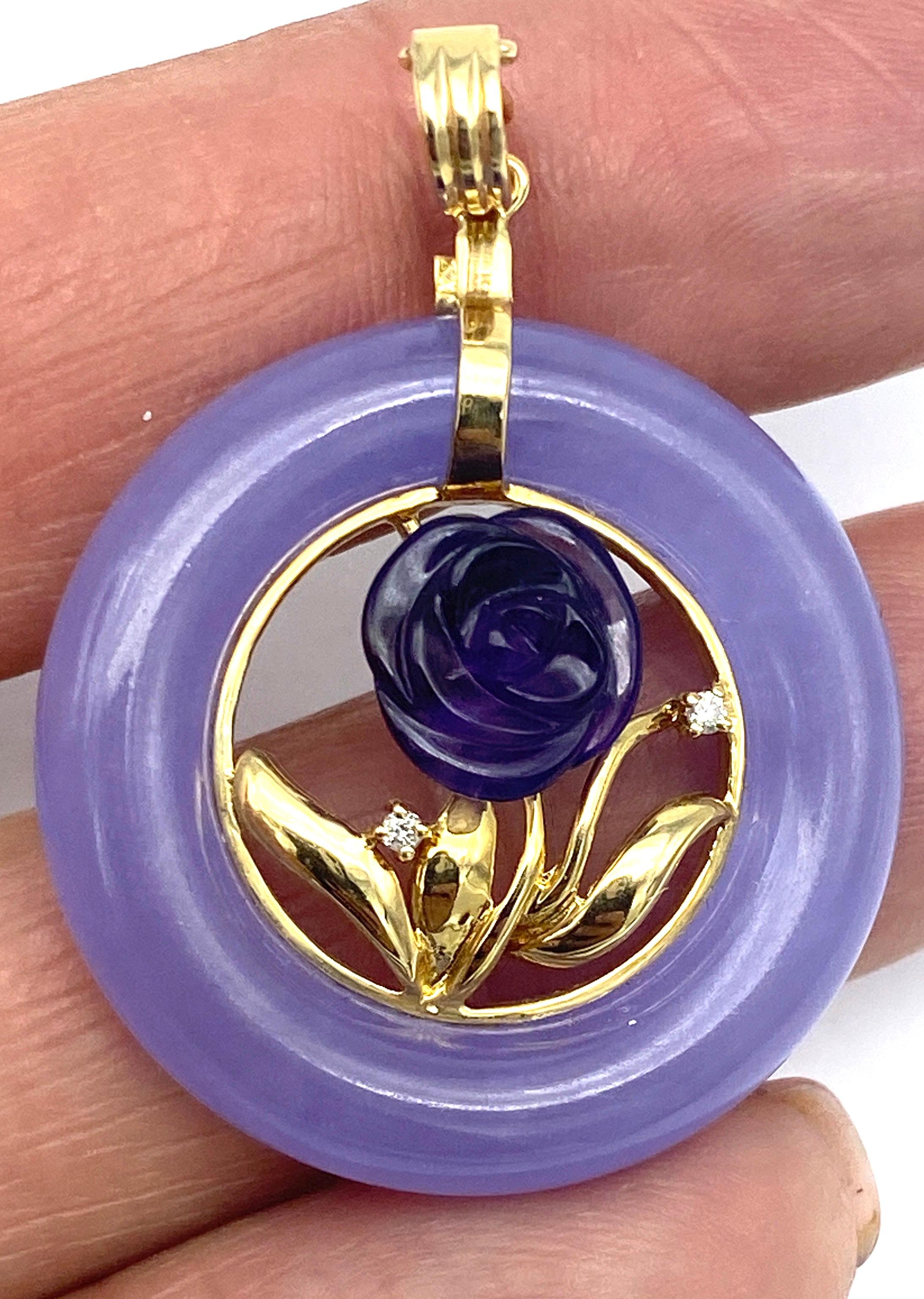 Anhänger aus 14 Karat Gelbgold mit lavendelfarbener Jade und Amethyst-Blume 2