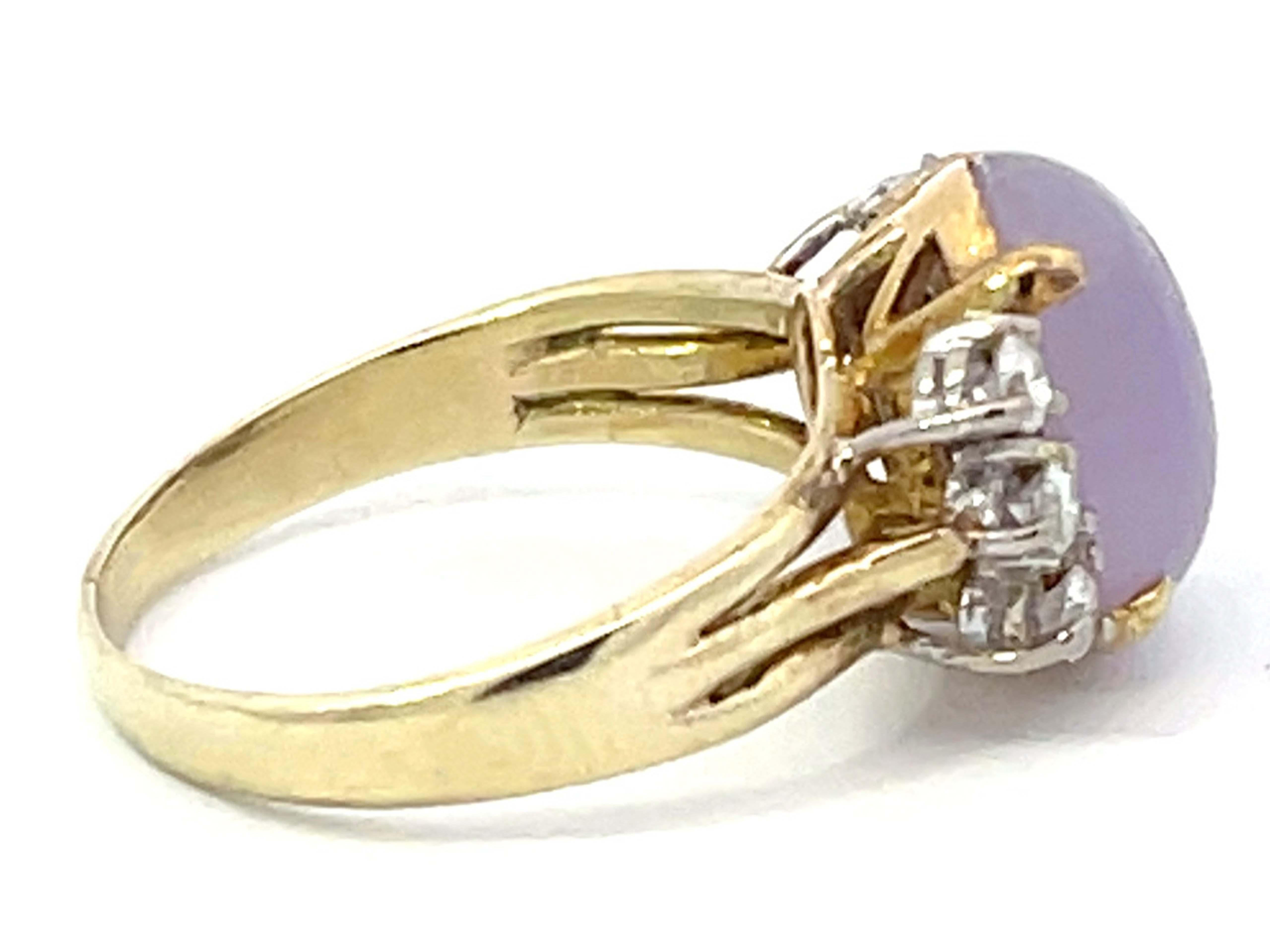 Lavender Jade and Diamond Ring in 14k Yellow Gold In Excellent Condition For Sale In Honolulu, HI