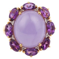 Anello in oro giallo 18 carati con cabochon di giada lavanda e diamanti di ametista