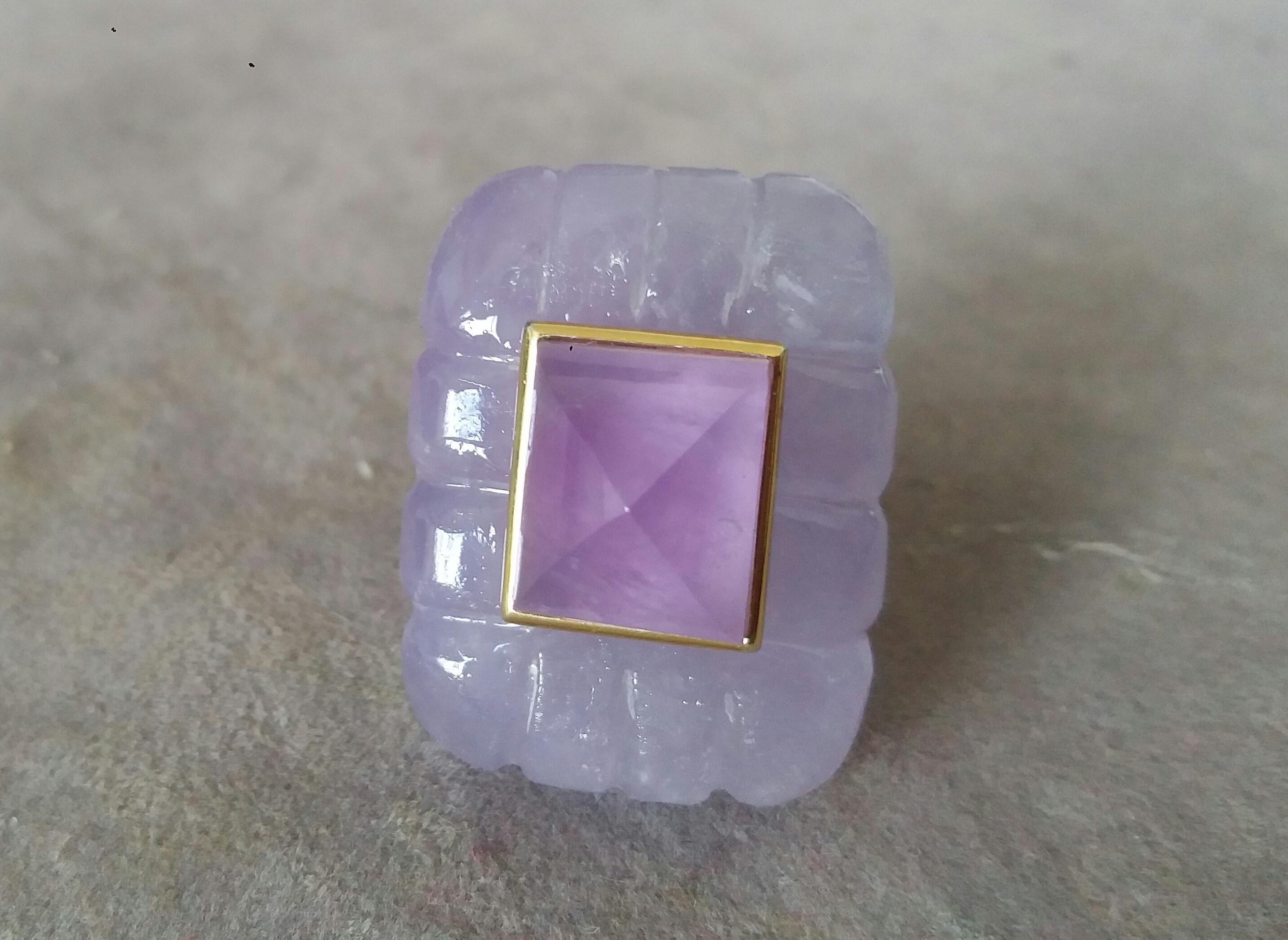 Art Deco Lavender Jade Engraved Rectangular Shape Amethyst Pyramid 14k Yellow Gold Ring For Sale