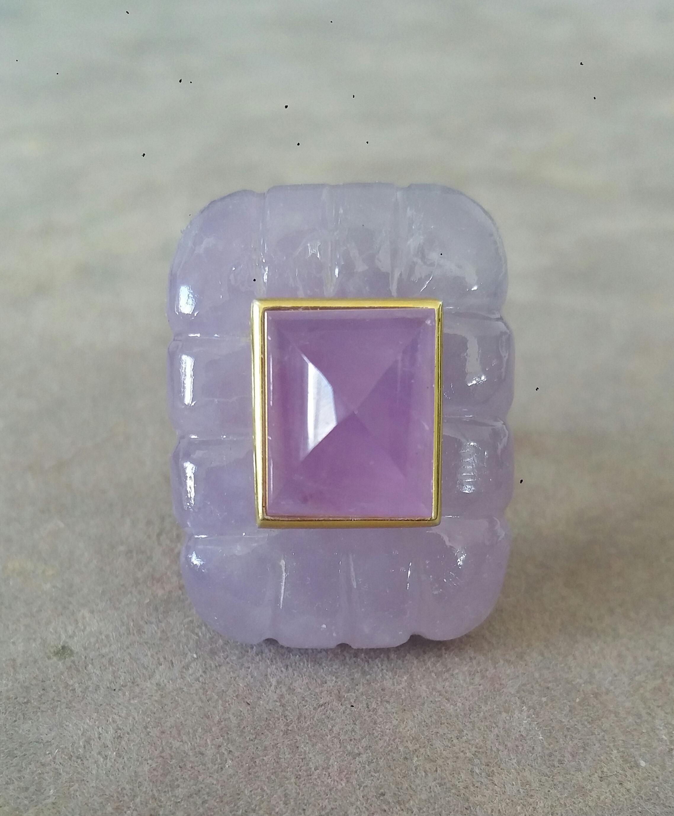 Women's Lavender Jade Engraved Rectangular Shape Amethyst Pyramid 14k Yellow Gold Ring For Sale