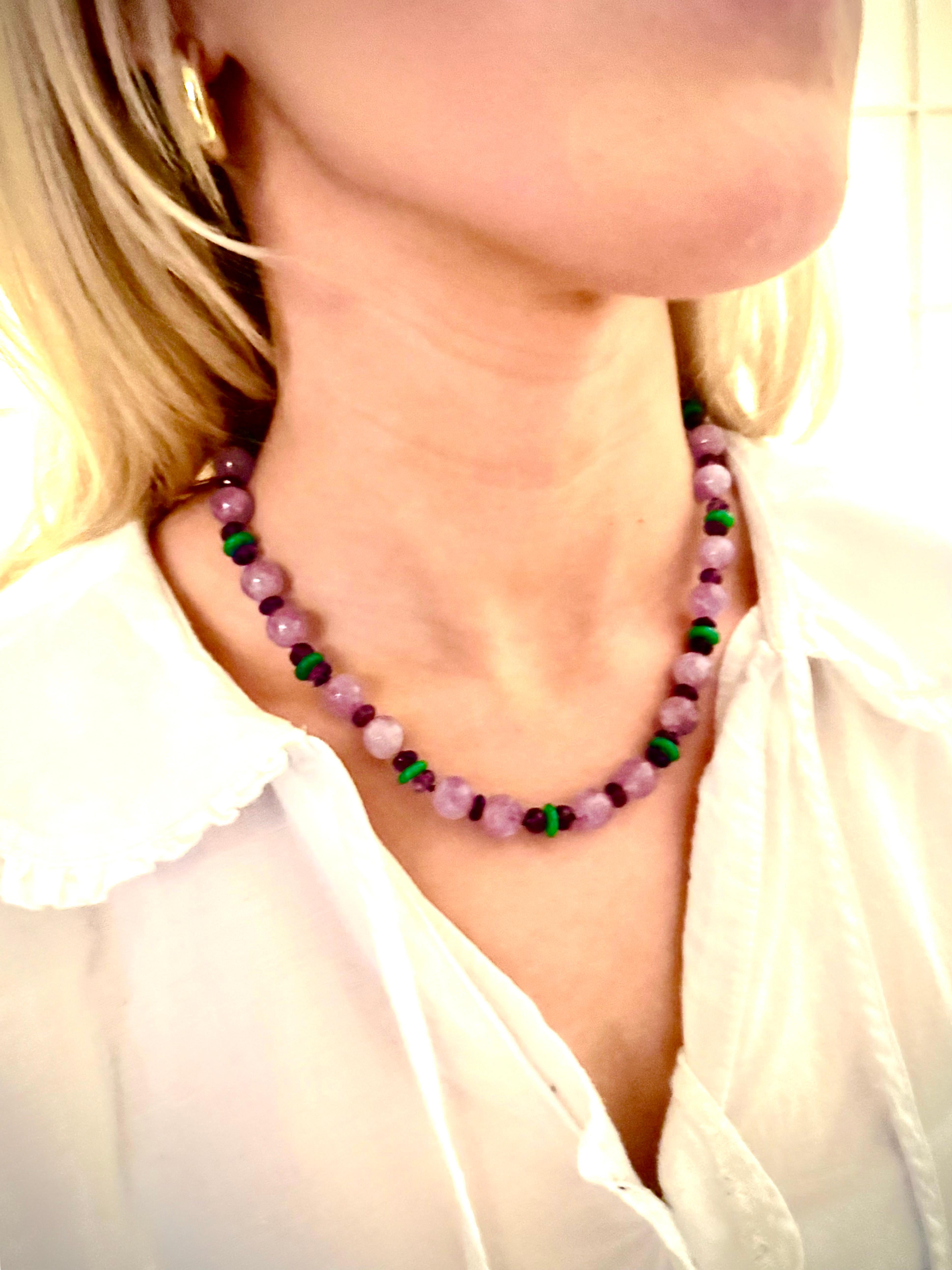 Collana in giada color lavanda, crisoprasio verde e ametista in vendita 4