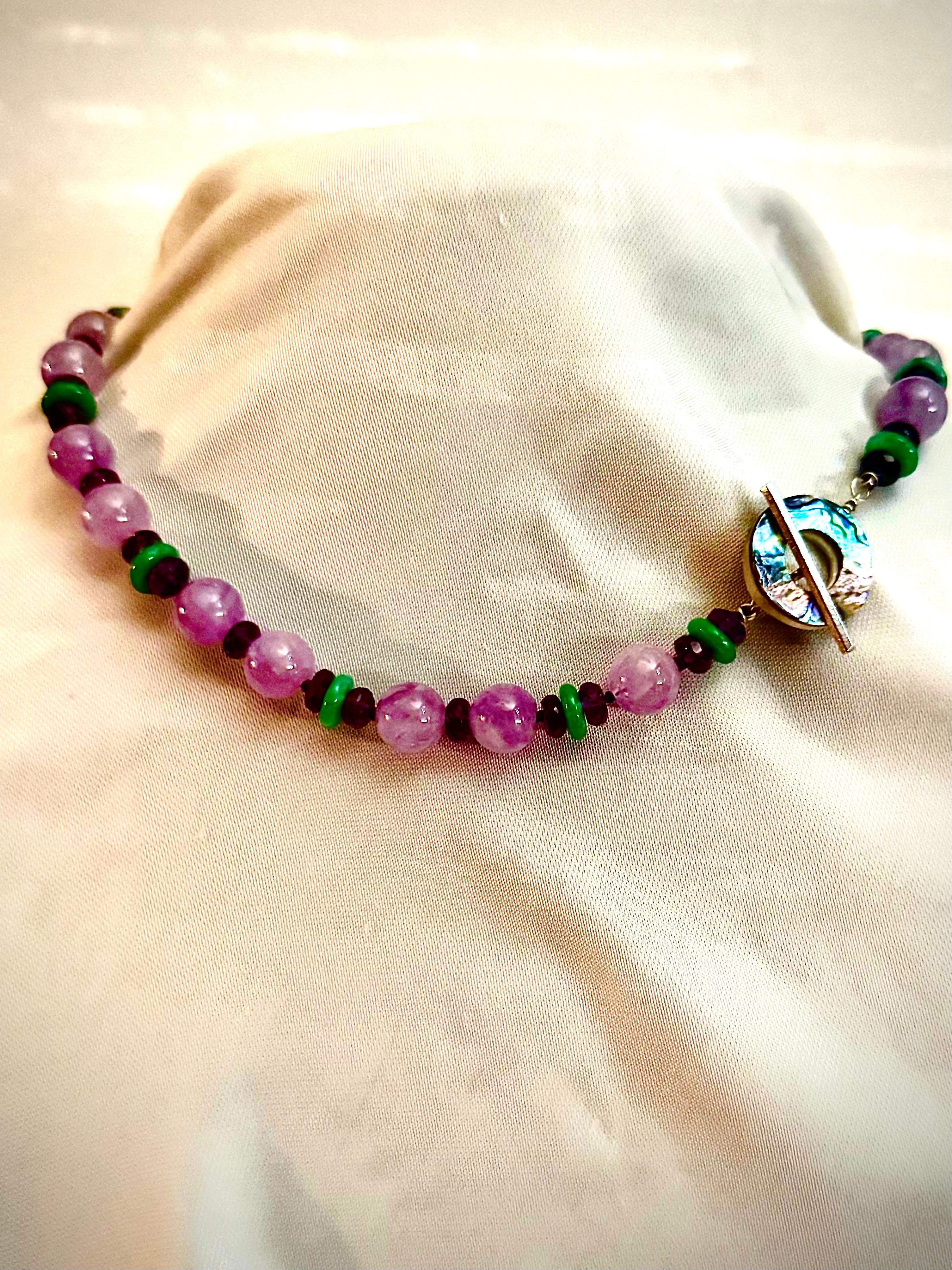 da uomo o donna Collana in giada color lavanda, crisoprasio verde e ametista in vendita