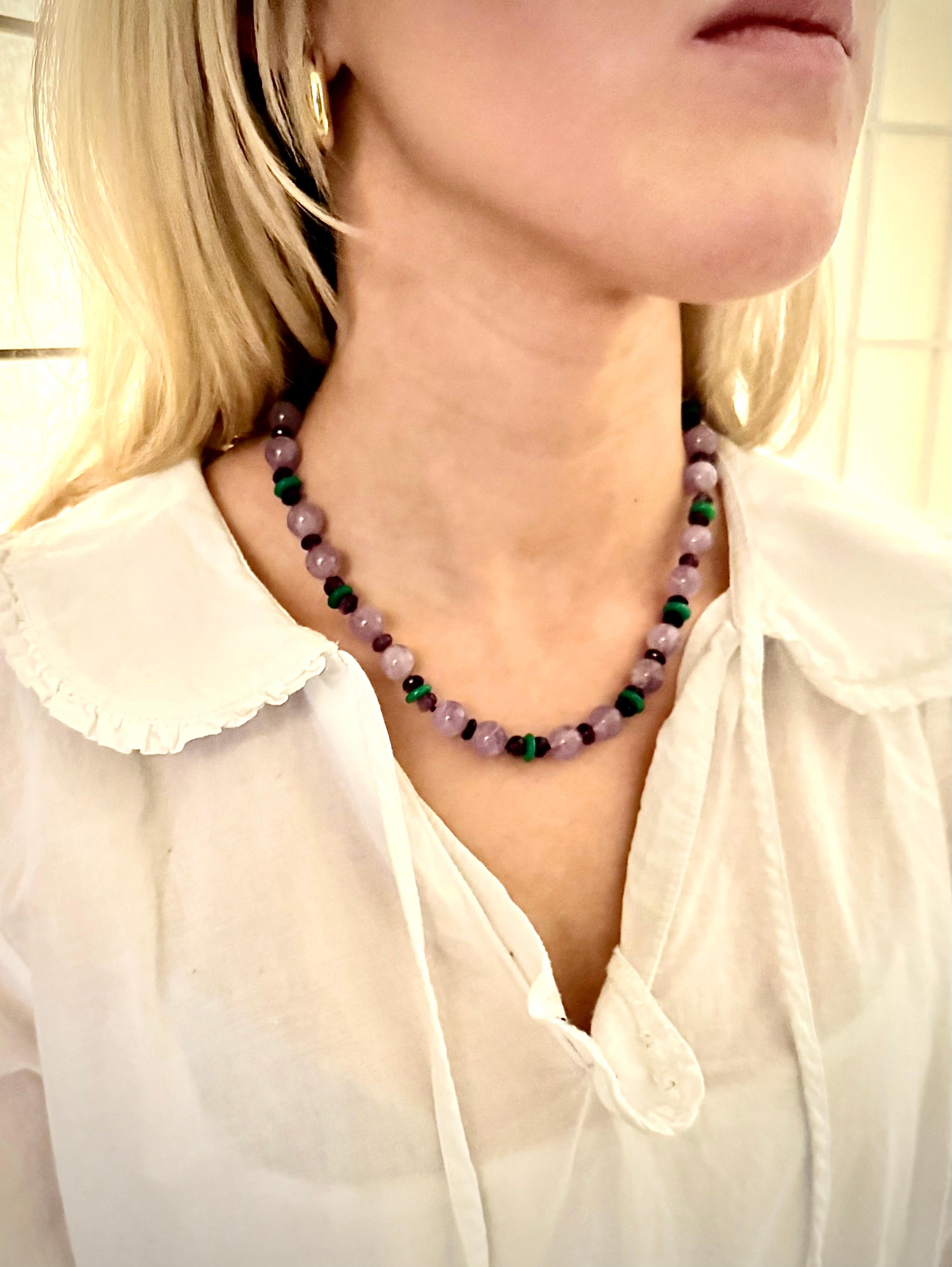 Collana in giada color lavanda, crisoprasio verde e ametista in vendita 2