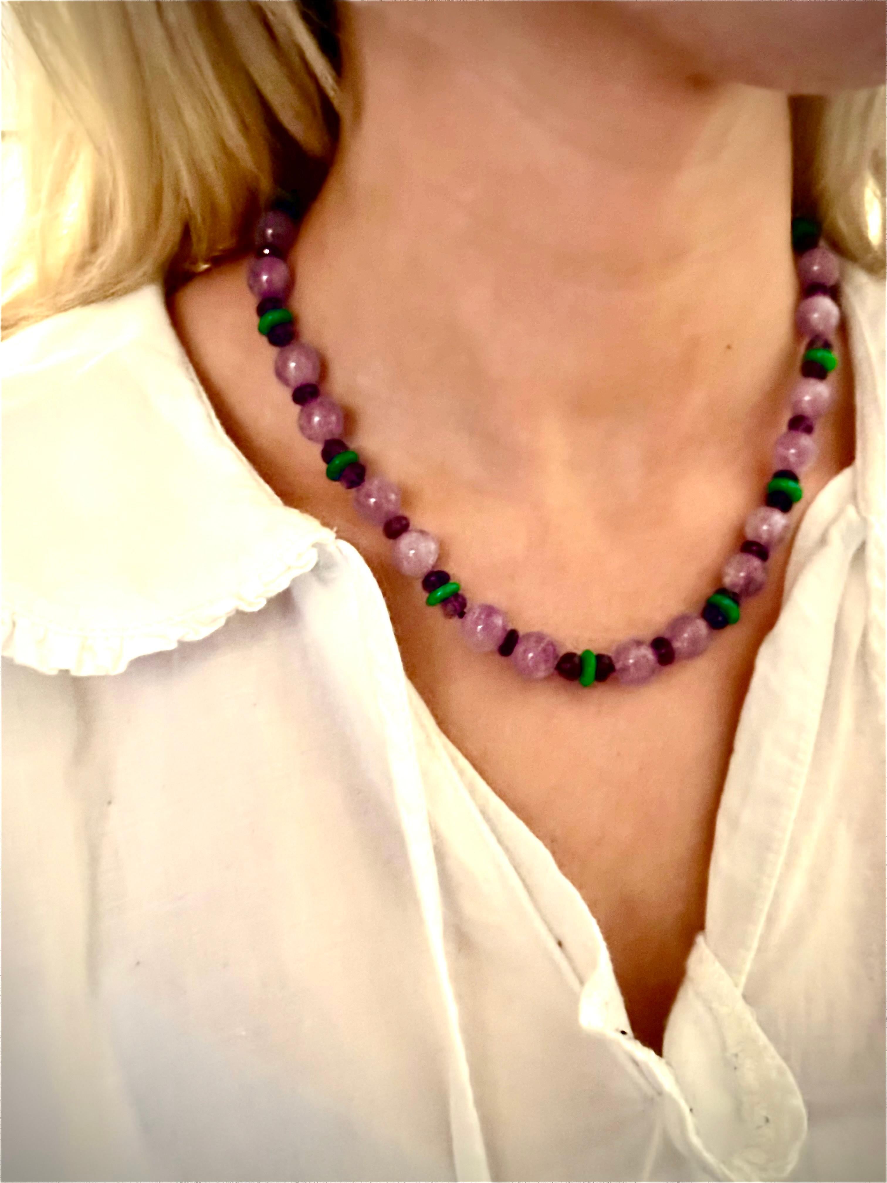 Collana in giada color lavanda, crisoprasio verde e ametista in vendita 3