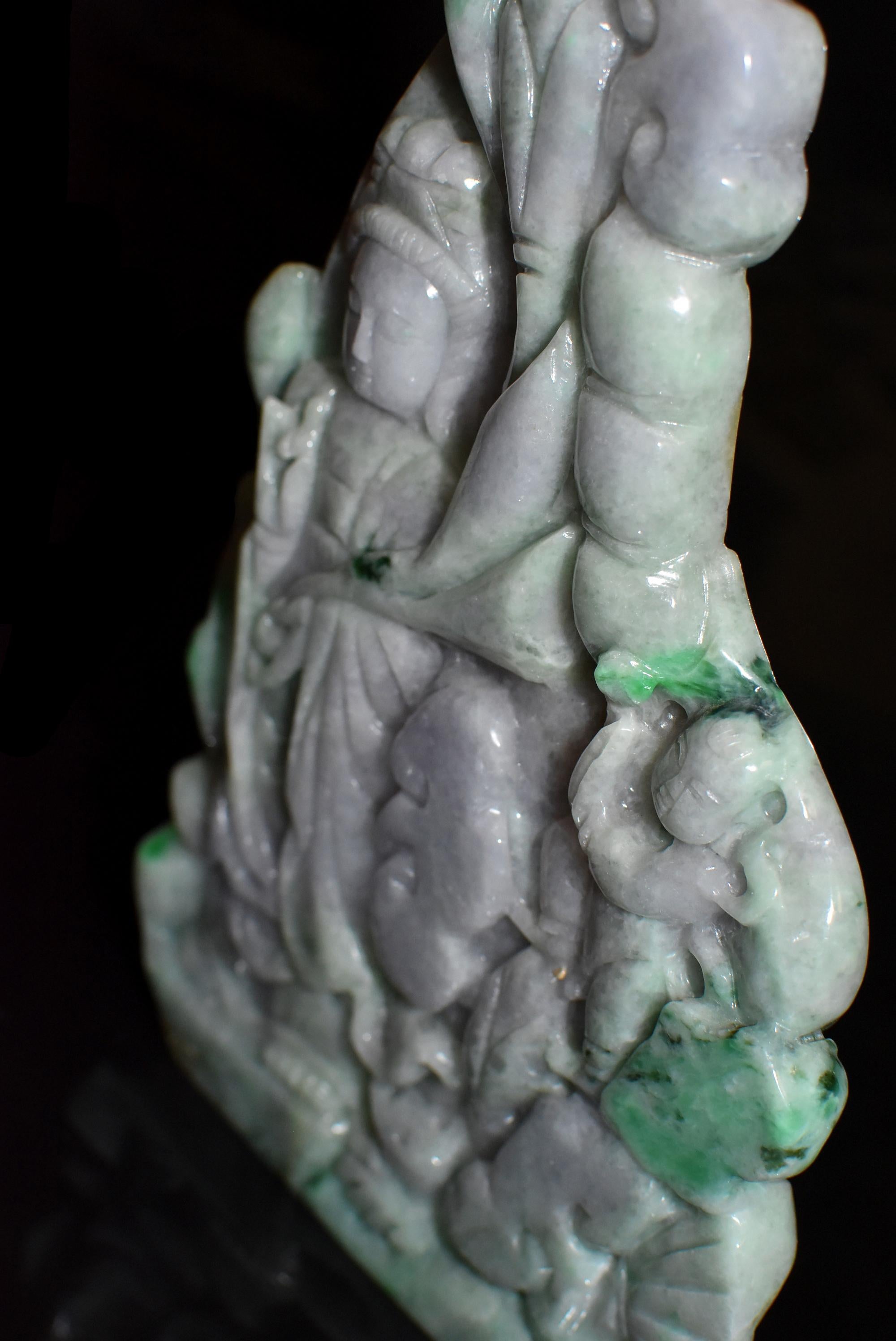 Jade Statue de Kwan Yin en jade lavande:: sculpture en jadéite
