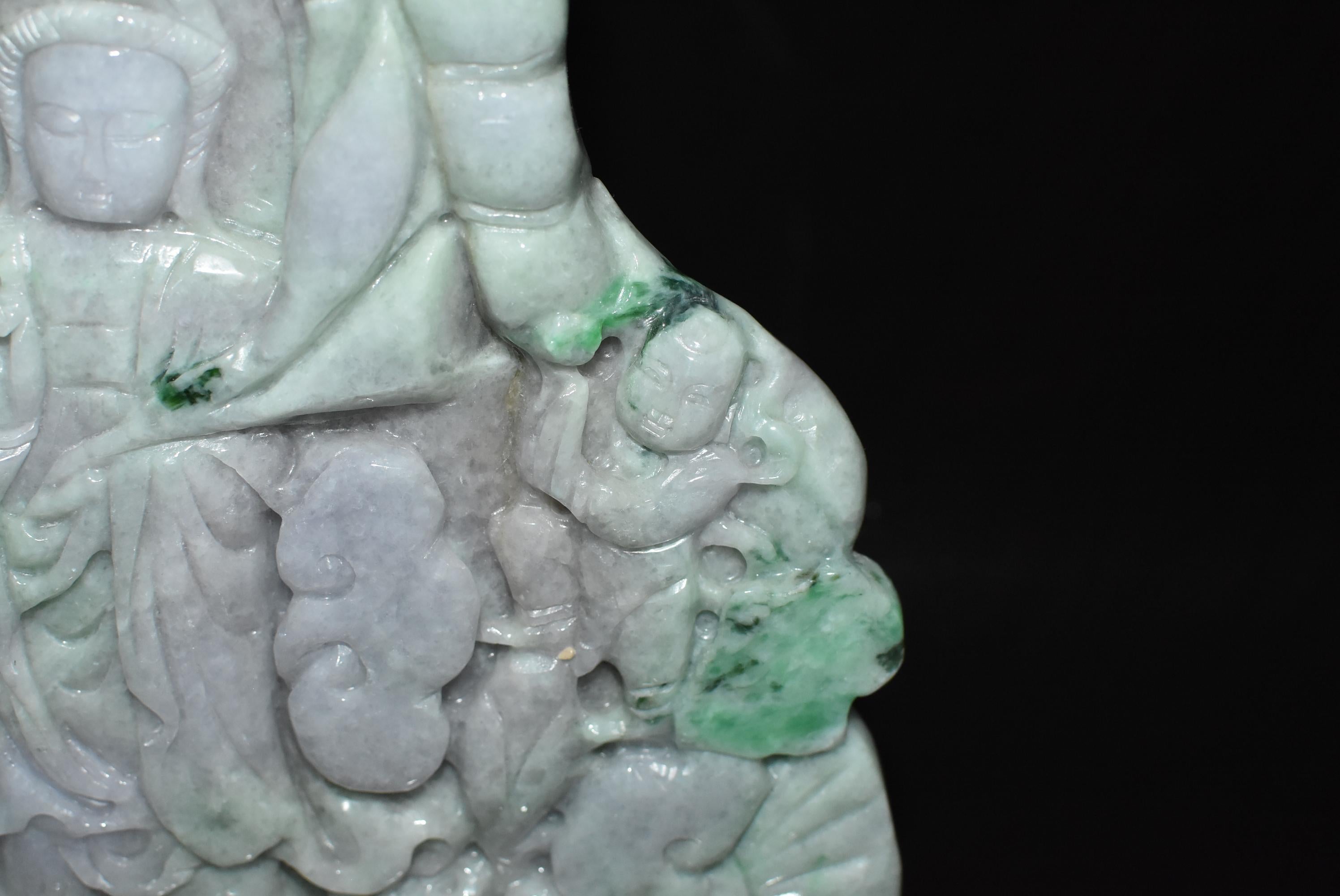 Statue de Kwan Yin en jade lavande:: sculpture en jadéite 5