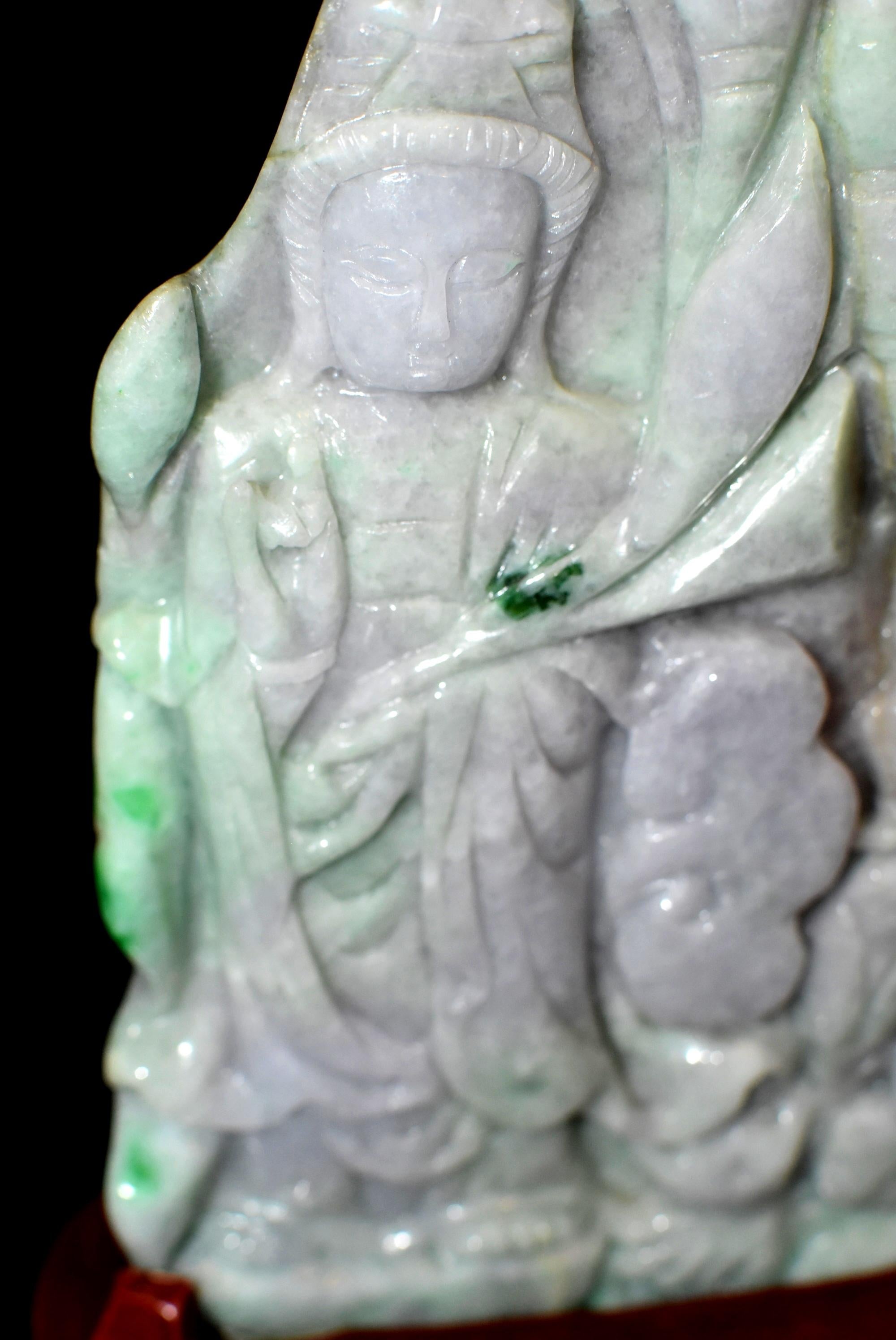 Statue de Kwan Yin en jade lavande:: sculpture en jadéite 8