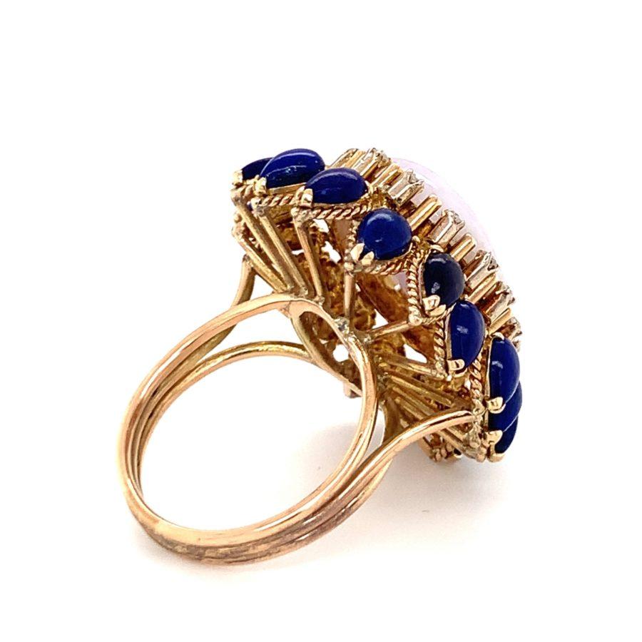 Lavender Jade, Lapis Lazuli and Diamond Yellow Gold Cocktail Ring, circa 1960s In Good Condition For Sale In Beverly Hills, CA