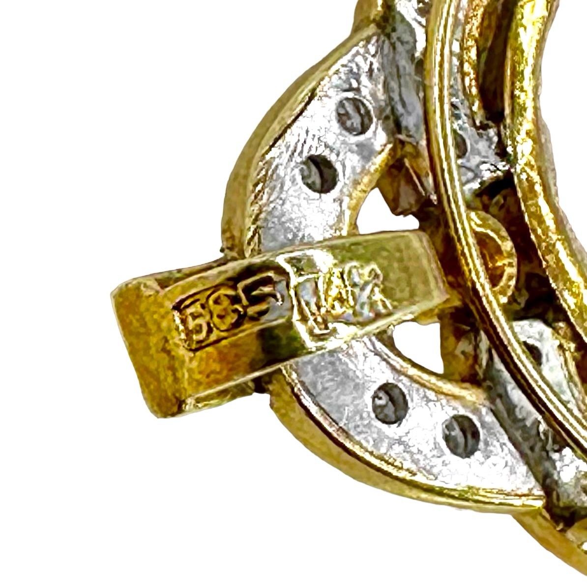 Moderno Ciondolo di giada lavanda in oro giallo 14K con diamanti e rubini in vendita