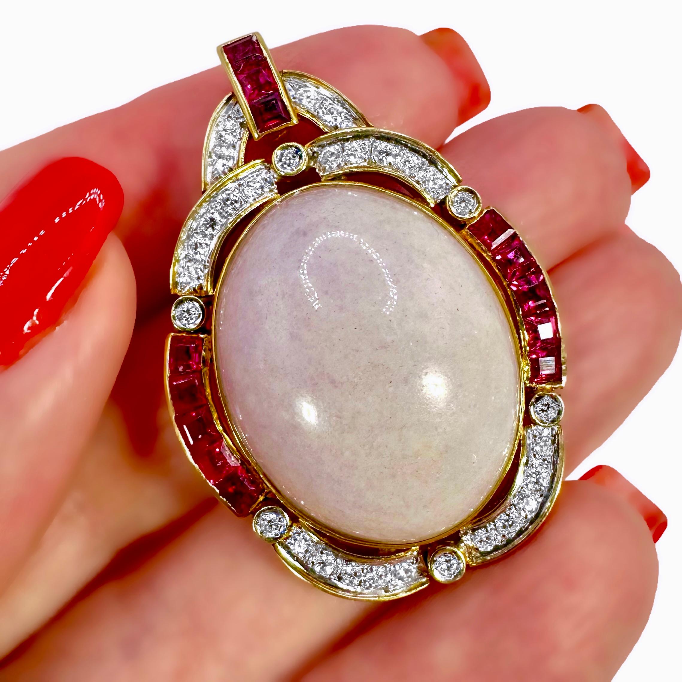 da uomo o donna Ciondolo di giada lavanda in oro giallo 14K con diamanti e rubini in vendita