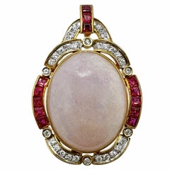 Ciondolo di giada lavanda in oro giallo 14K con diamanti e rubini
