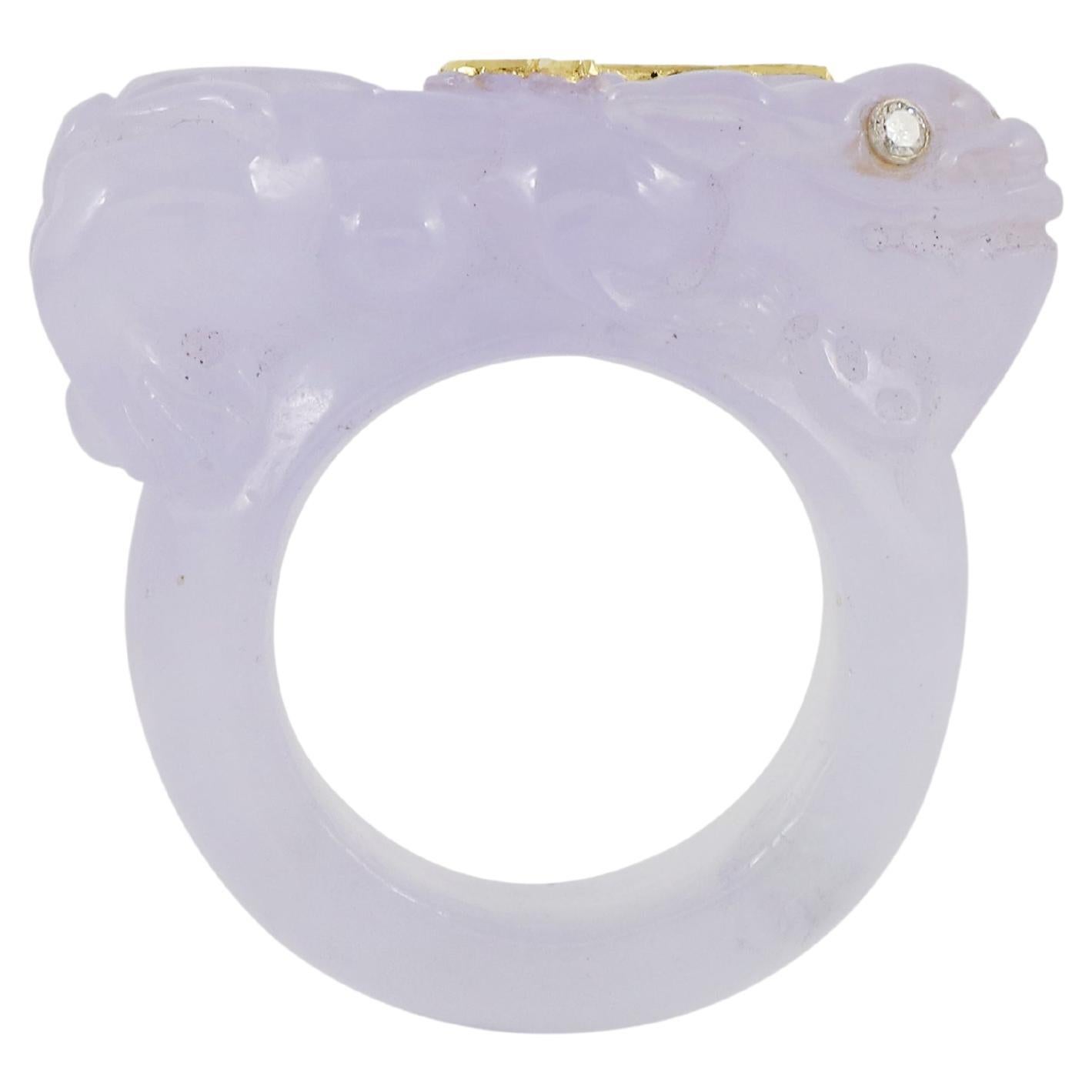 Lavender jade ring hand carved in form of dragon with gold For Sale