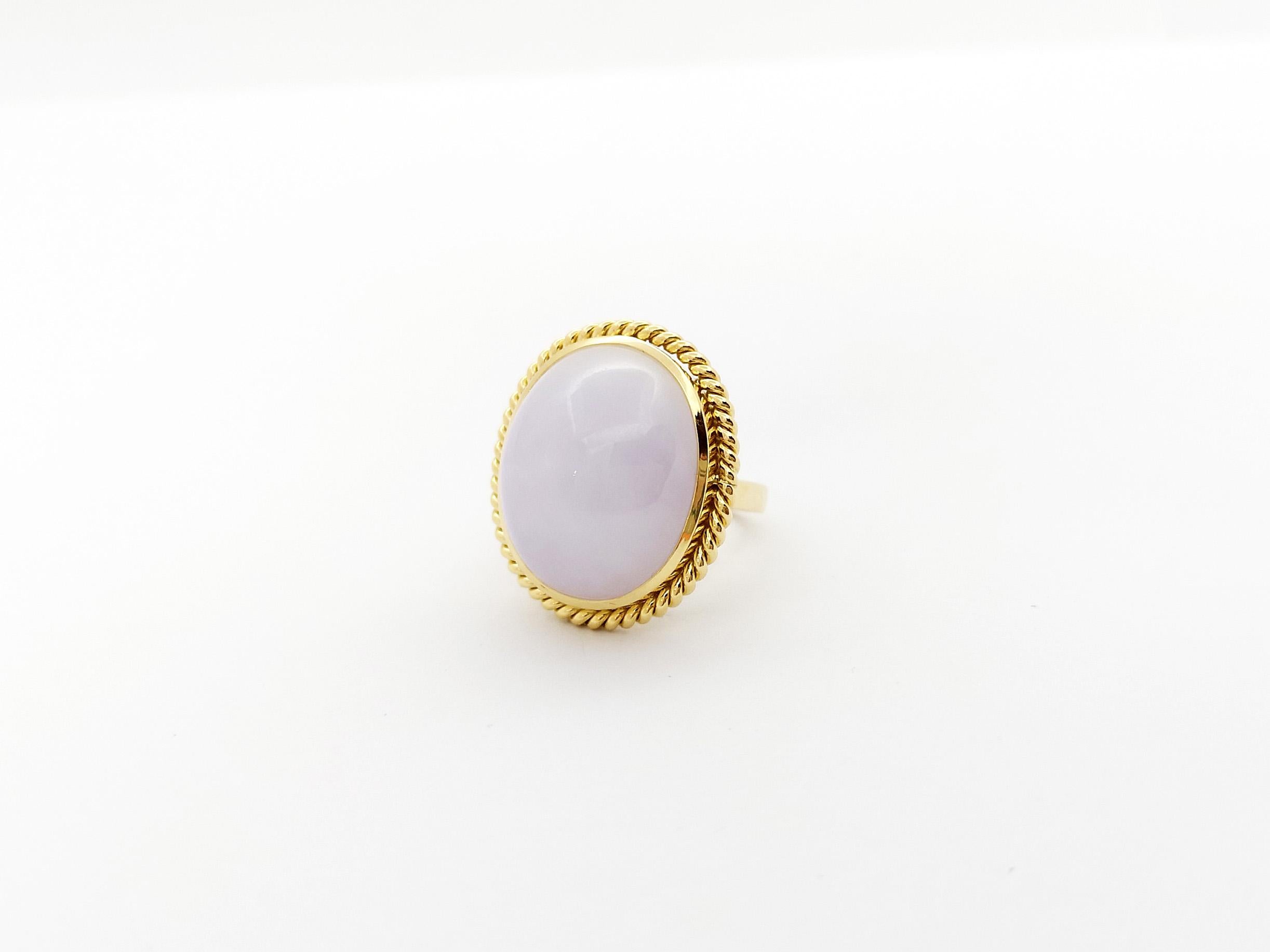 Lavender Jade Ring set in 18K Gold Settings For Sale 6