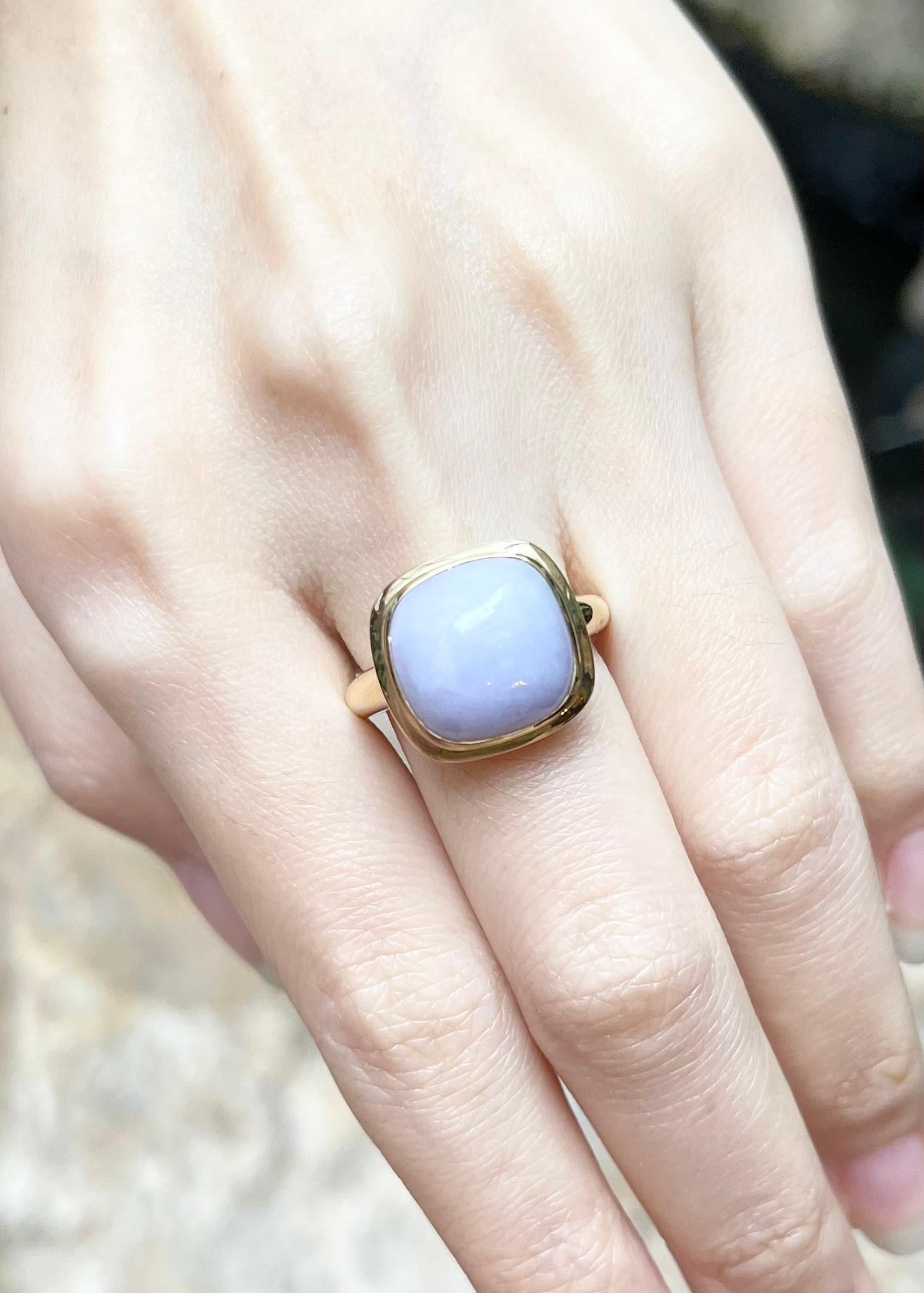Cabochon Lavender Jade Ring set in 18k Gold Settings For Sale