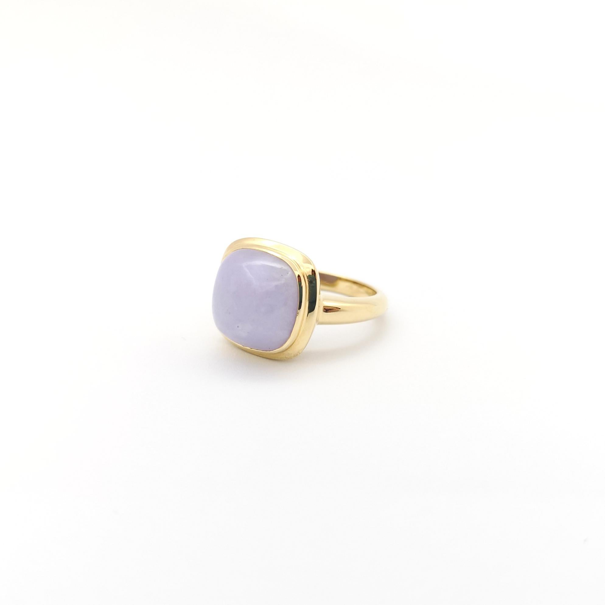 Women's or Men's Lavender Jade Ring set in 18k Gold Settings For Sale