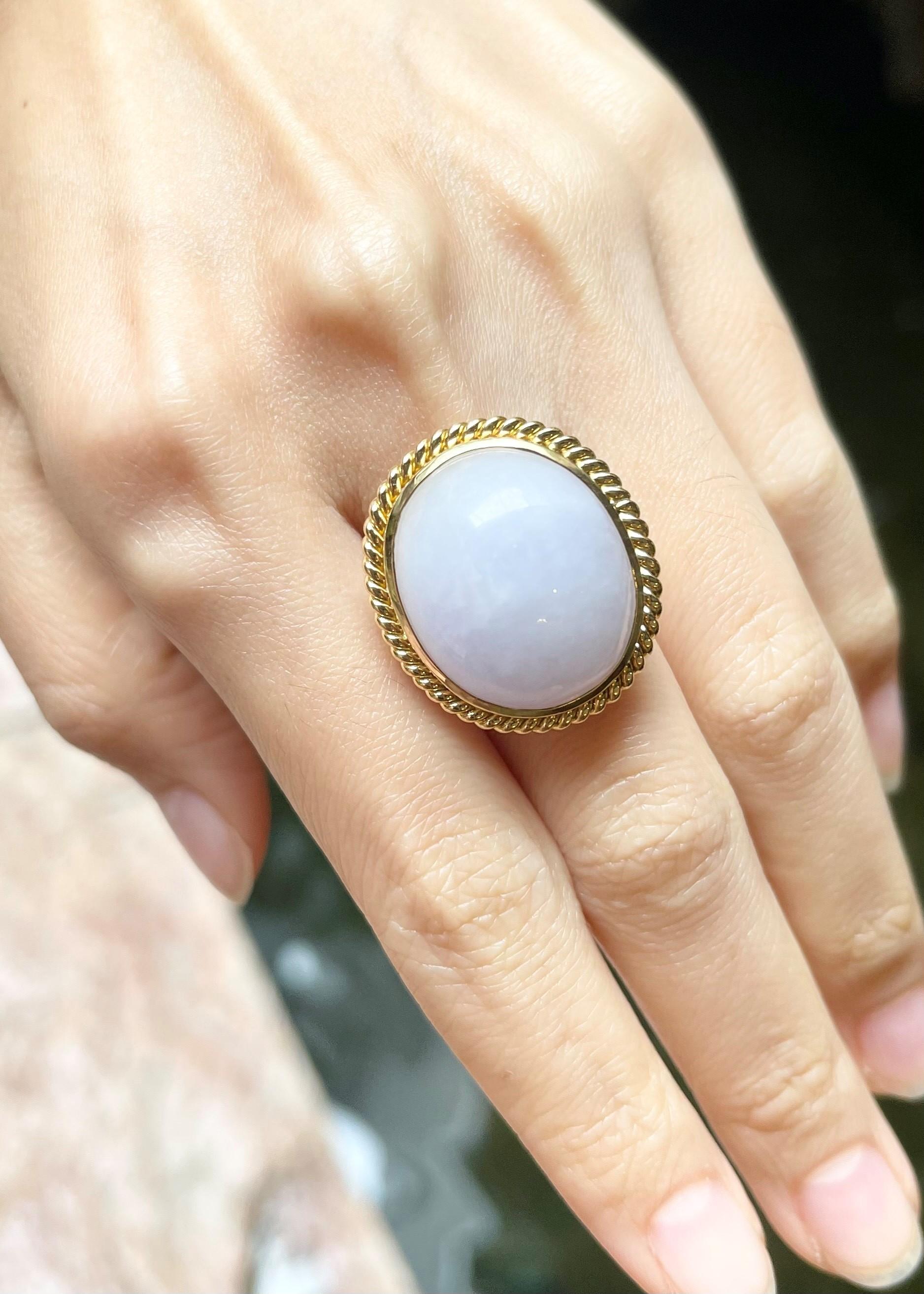 Lavender Jade Ring set in 18K Gold Settings For Sale 2