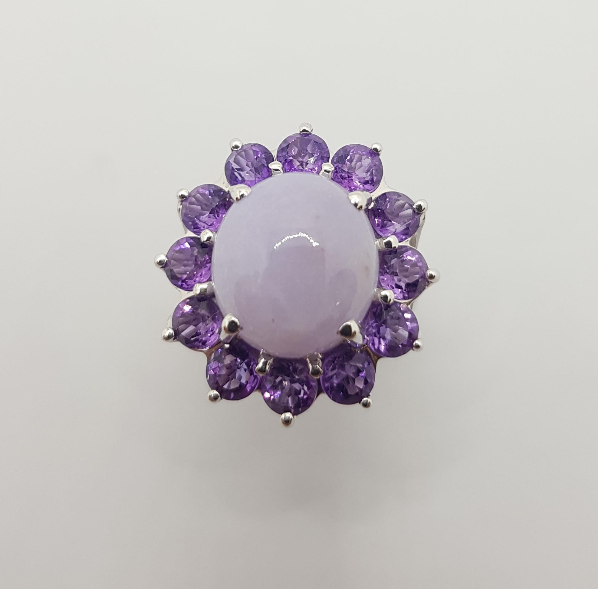 Lavender Jade with Amethyst Ring Set in 18 Karat White Gold Settings For Sale 2