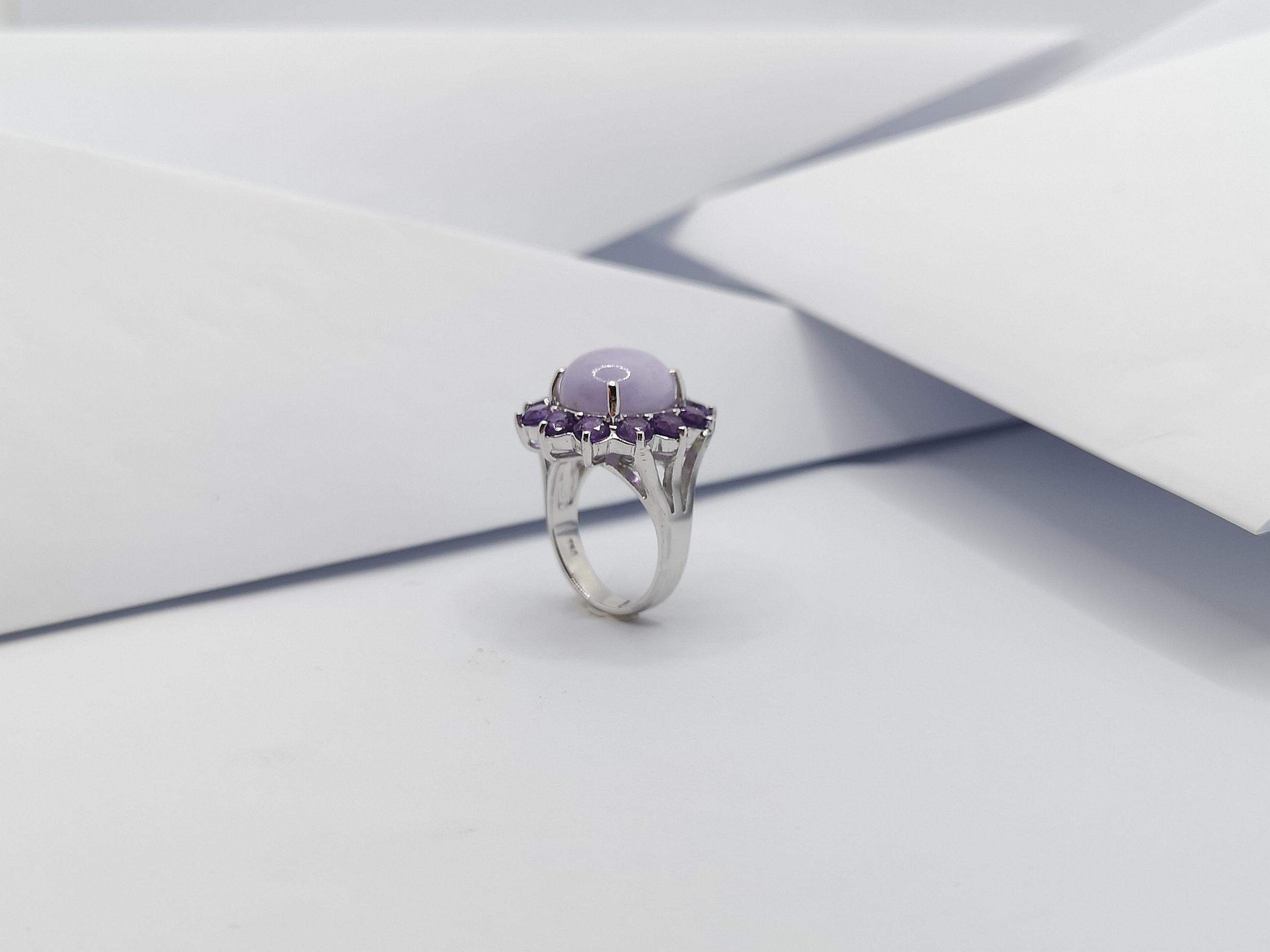 Lavender Jade with Amethyst Ring Set in 18 Karat White Gold Settings For Sale 5