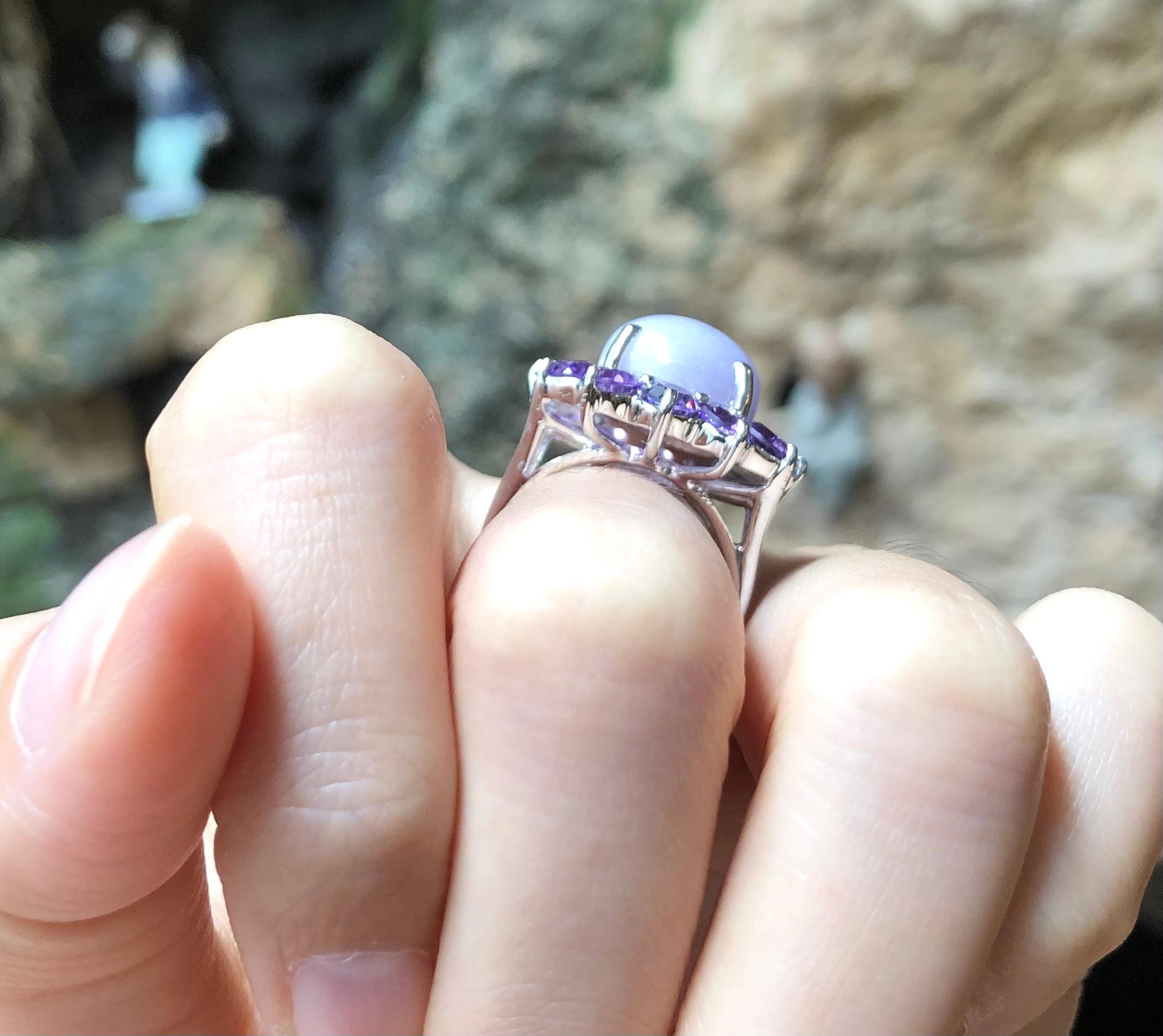 Contemporary Lavender Jade with Amethyst Ring Set in 18 Karat White Gold Settings For Sale
