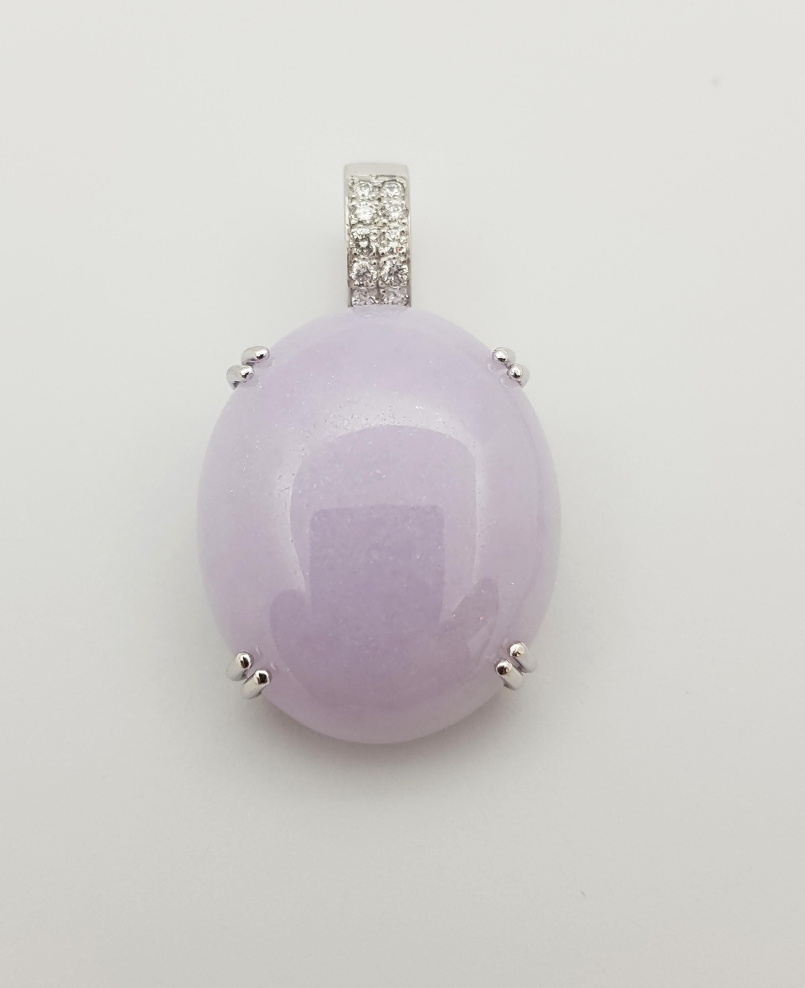 Lavender Jade with Diamond Pendant Set in 18 Karat White Gold Settings In New Condition For Sale In Bangkok, TH