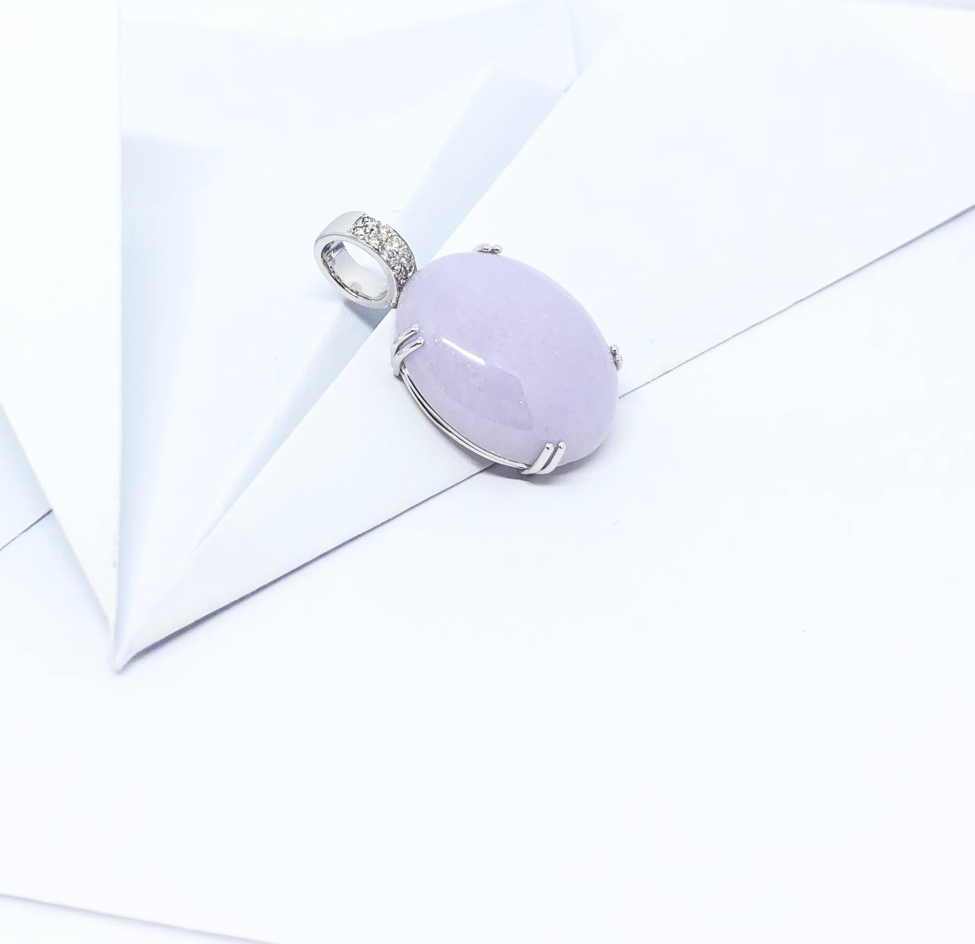 Lavender Jade with Diamond Pendant Set in 18 Karat White Gold Settings For Sale 1