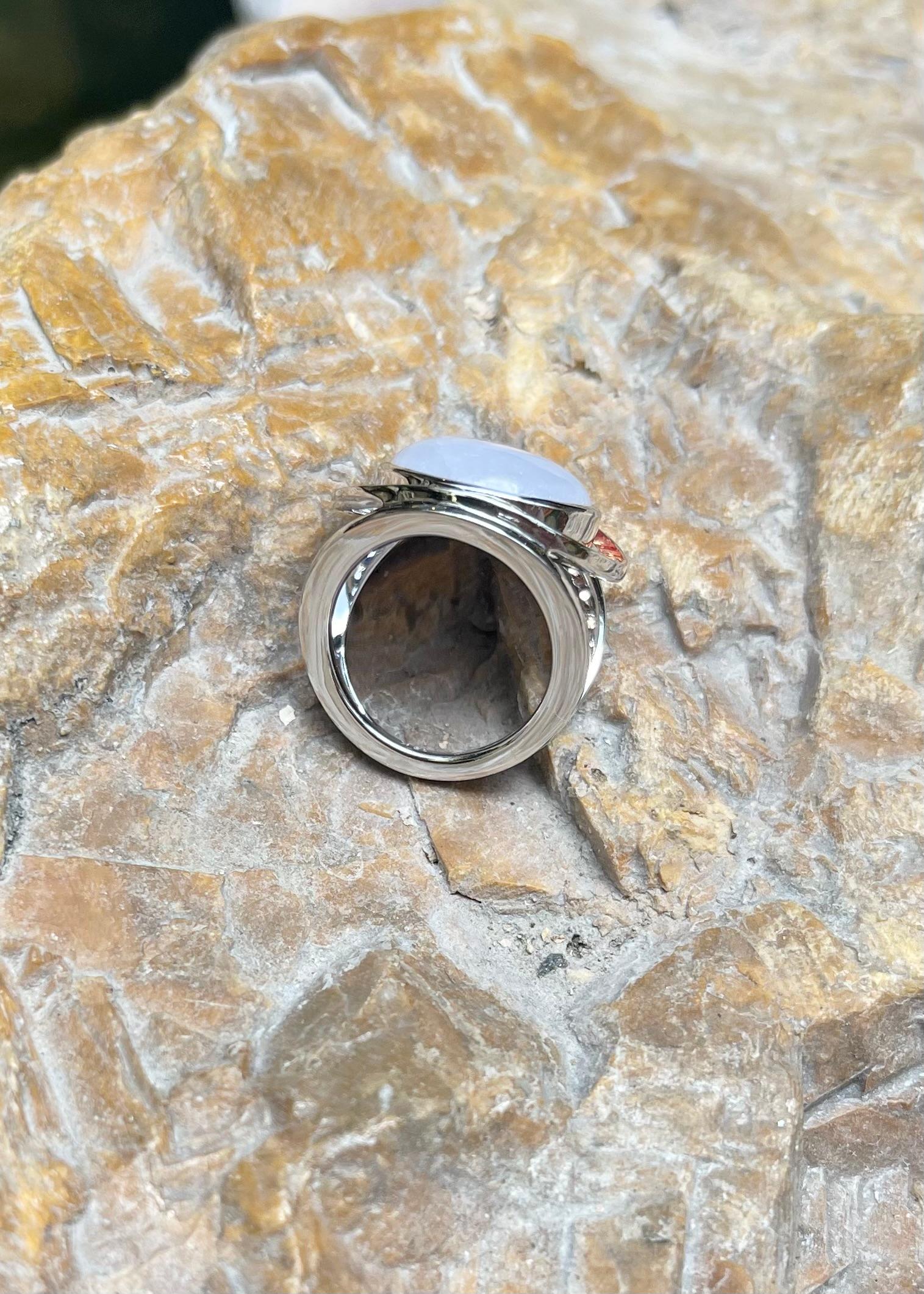 Ring aus lavendelfarbener Jade mit Fancy-Saphir in 18-karätiger Weißgoldfassung im Angebot 9