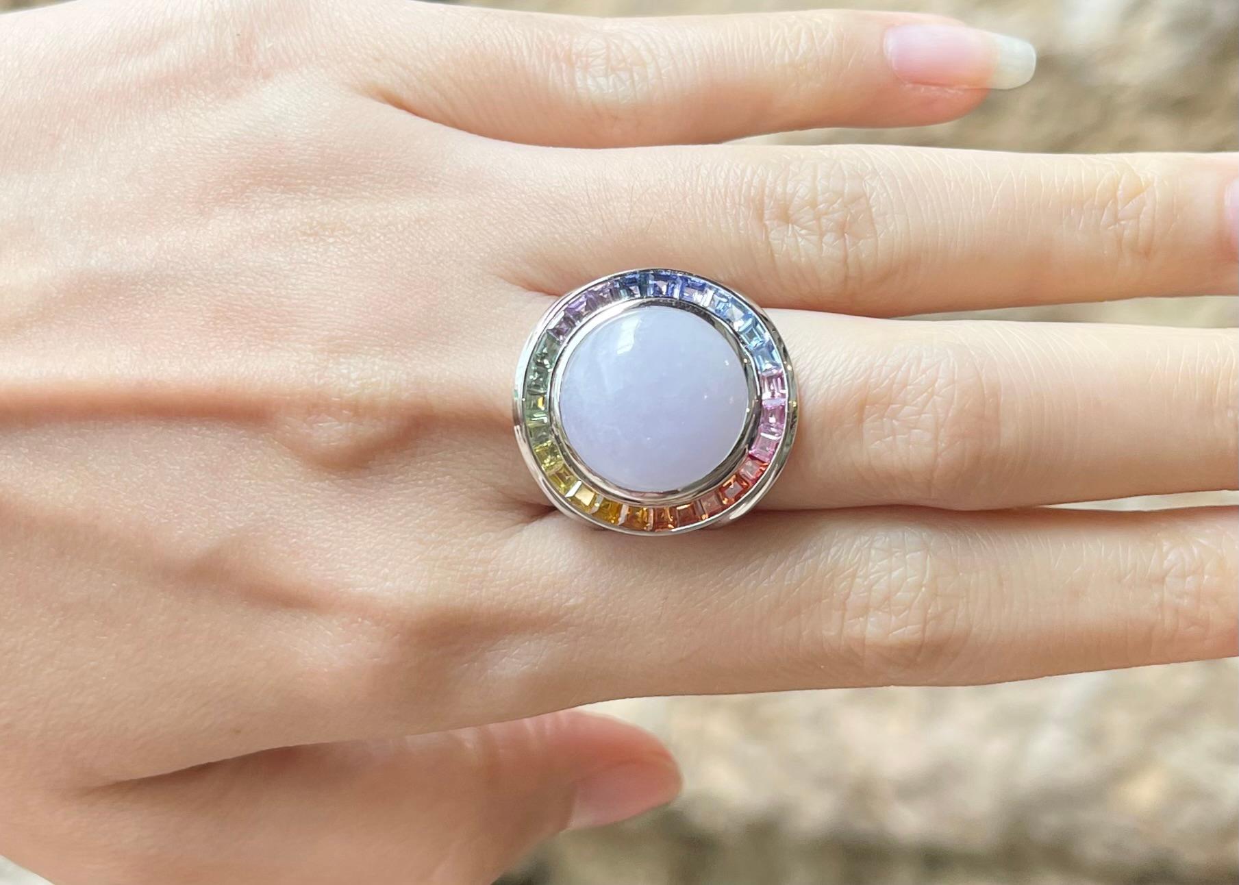 Ring aus lavendelfarbener Jade mit Fancy-Saphir in 18-karätiger Weißgoldfassung (Zeitgenössisch) im Angebot