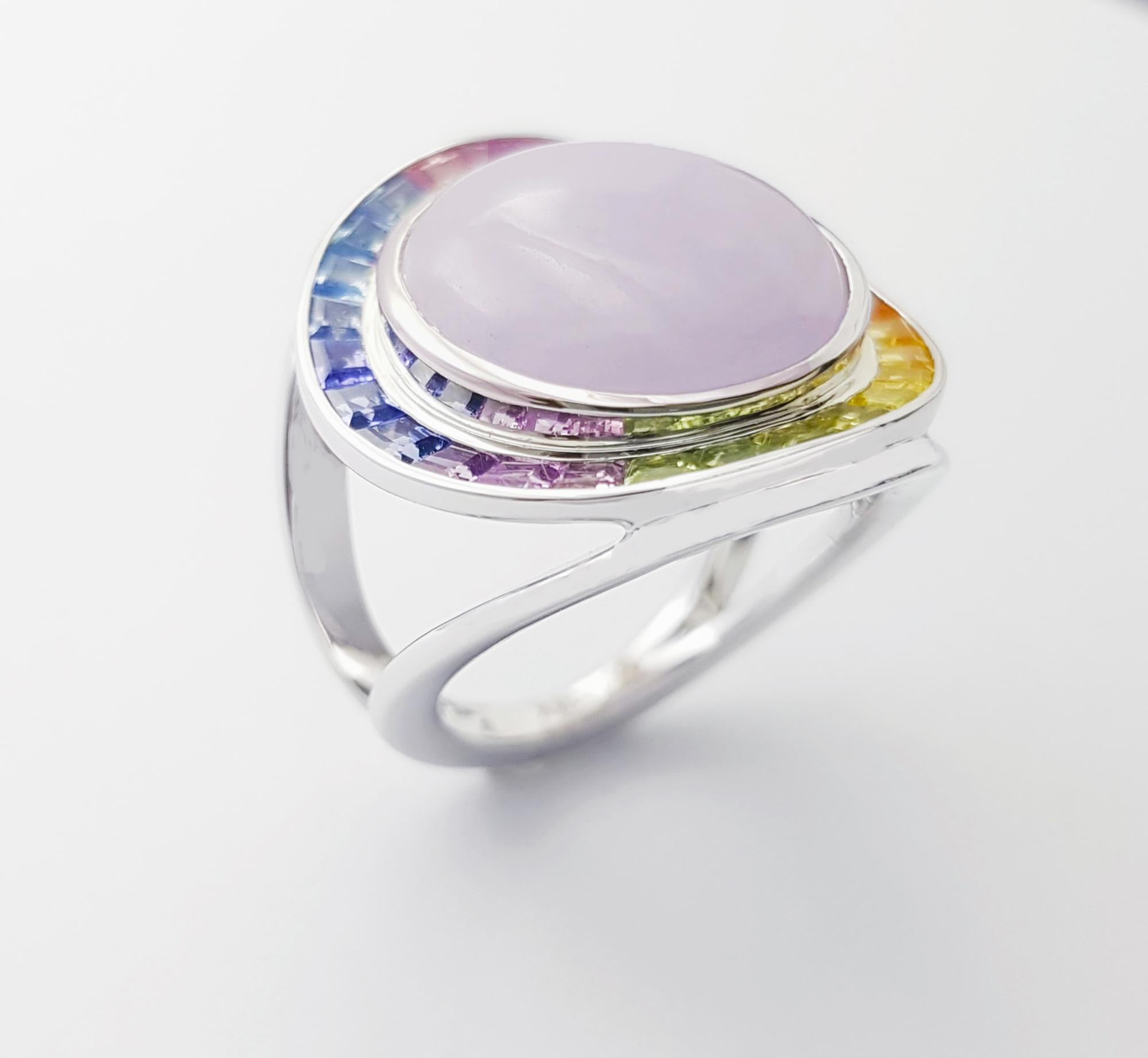 Ring aus lavendelfarbener Jade mit Fancy-Saphir in 18-karätiger Weißgoldfassung im Angebot 2