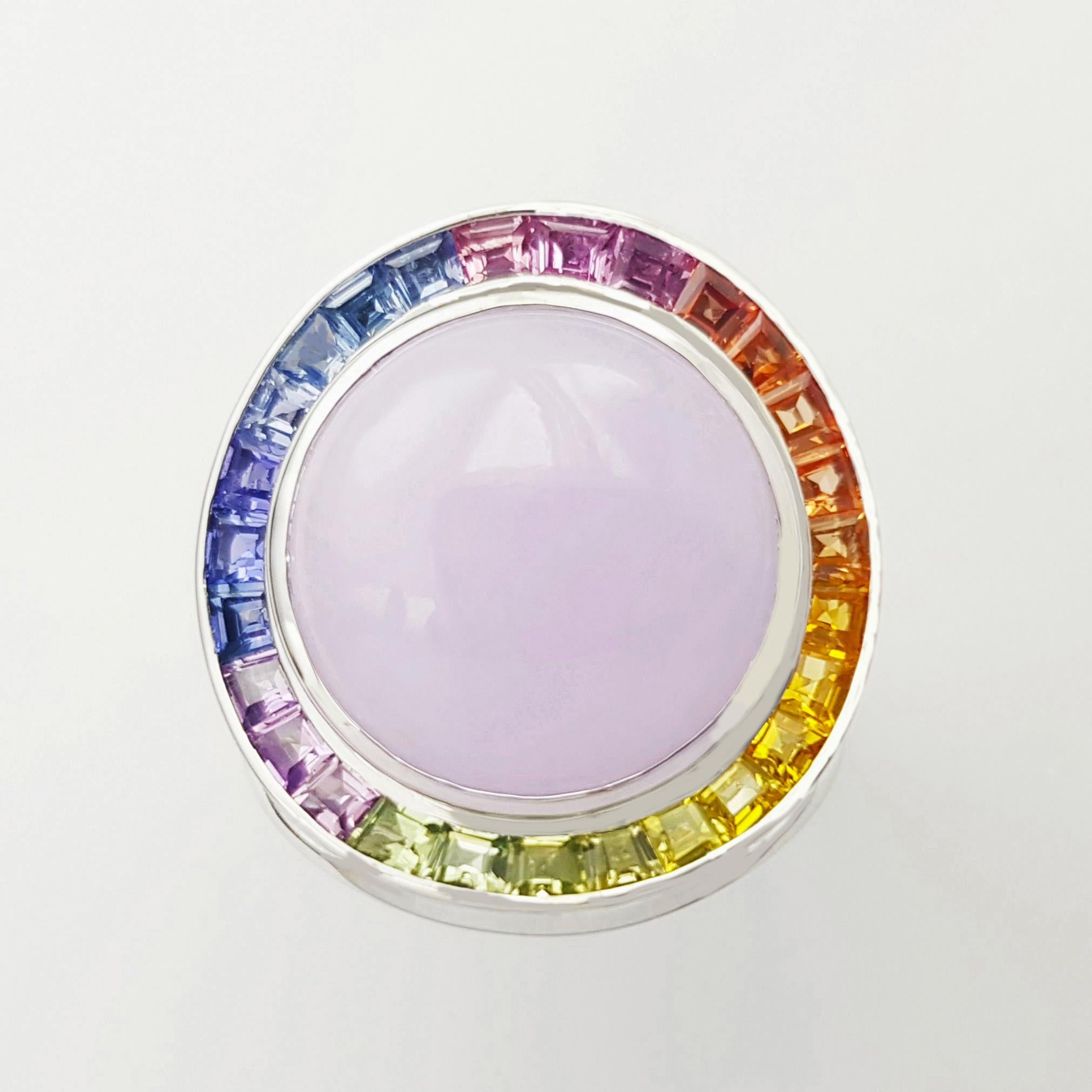 Ring aus lavendelfarbener Jade mit Fancy-Saphir in 18-karätiger Weißgoldfassung im Angebot 3