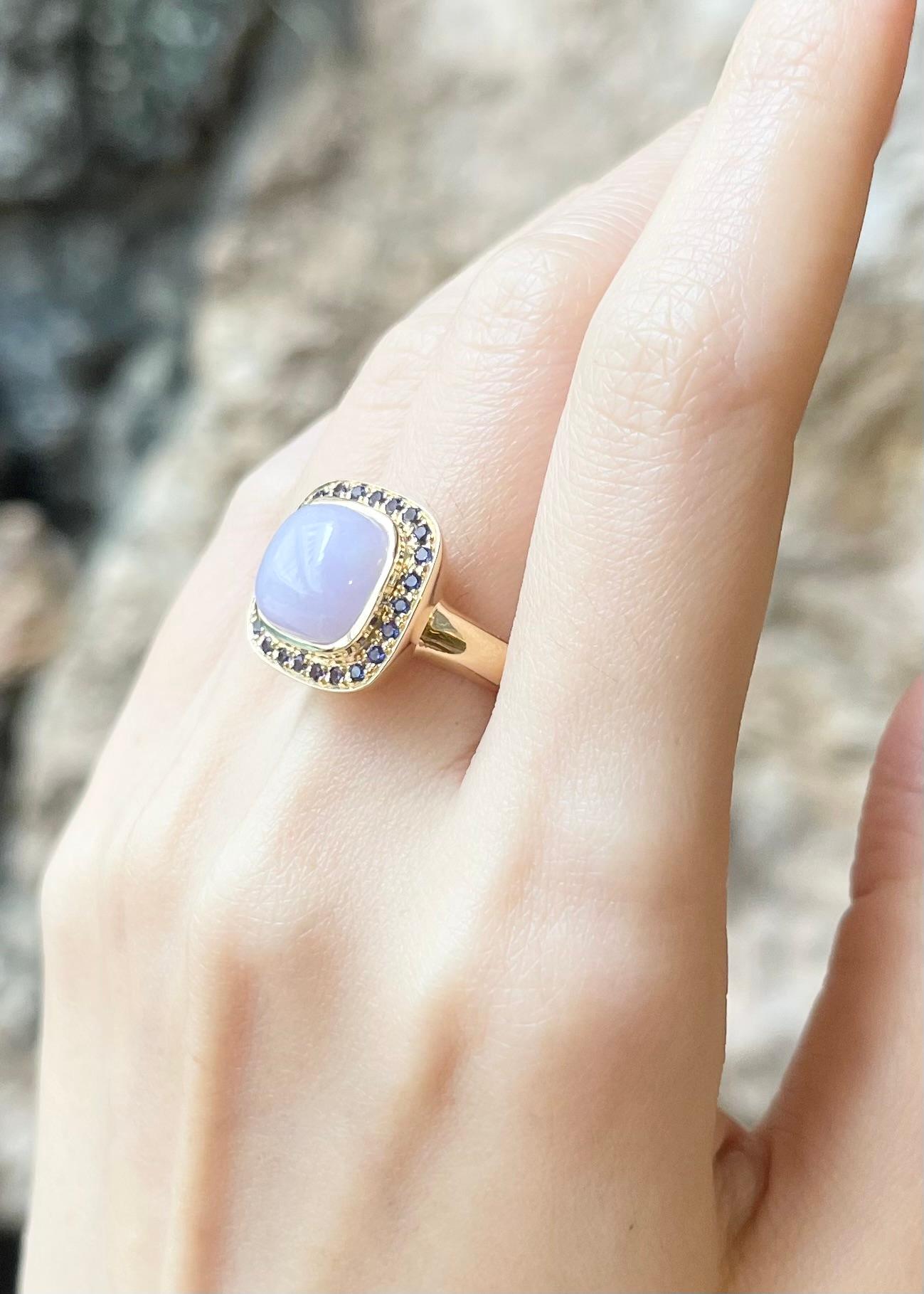 Lavender Jade with Purple Sapphire Ring set in 18k Gold Settings In New Condition For Sale In Bangkok, TH