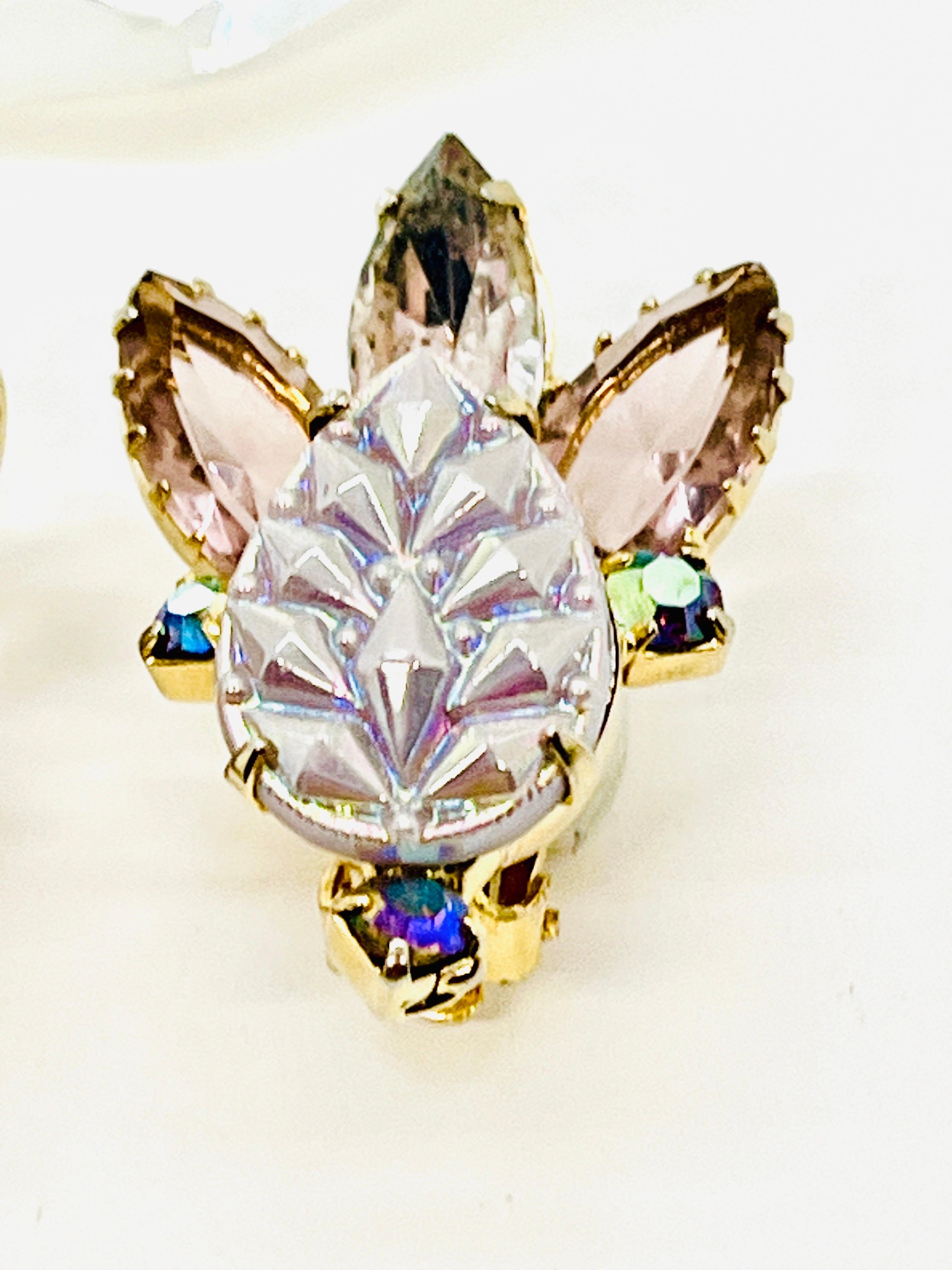 Lavender Molded Glass Leaf Clip Earrings, Milk Glass, Marquise Rhinestone In Good Condition For Sale In Lynnwood, WA