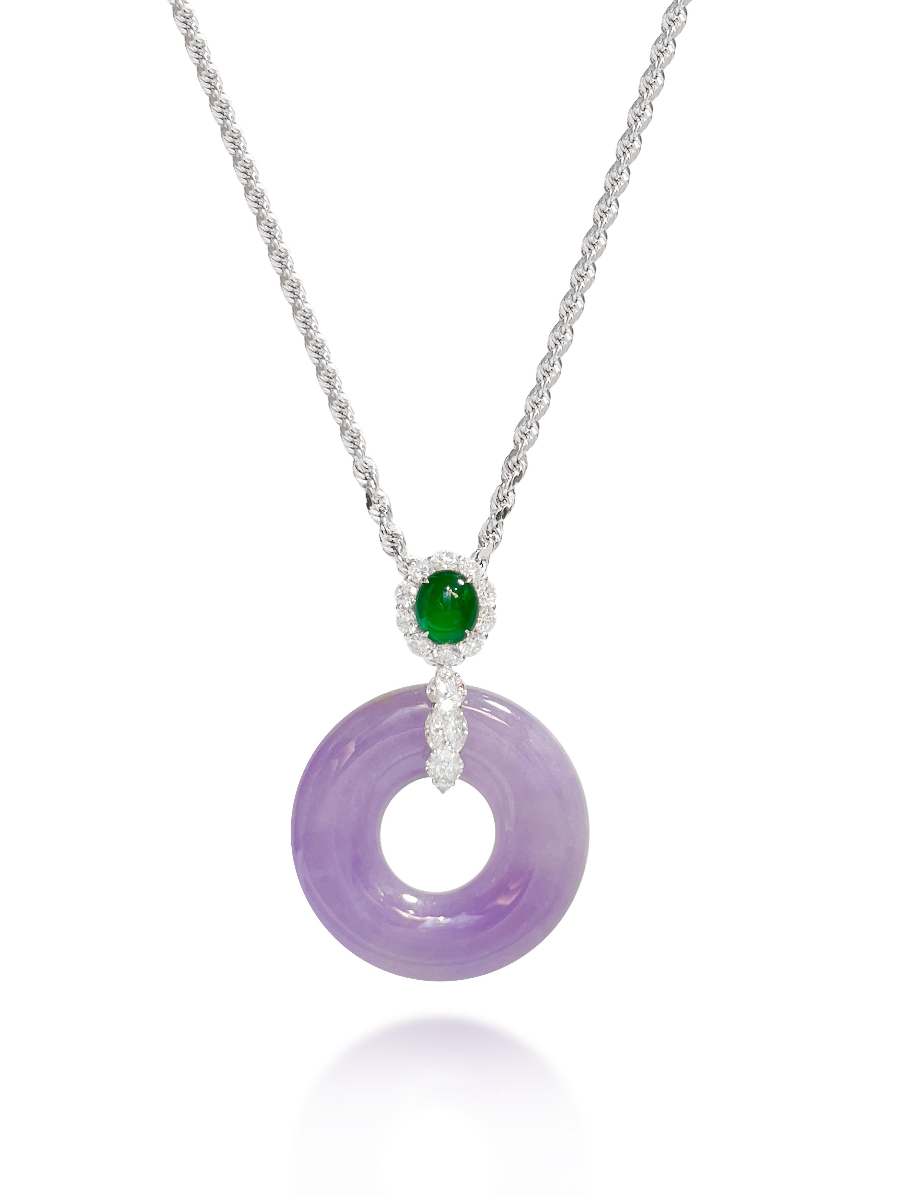 Ciondolo di giadeite naturale color lavanda e diamanti in oro 18 carati con collana In condizioni Nuovo in vendita a Macau, MO