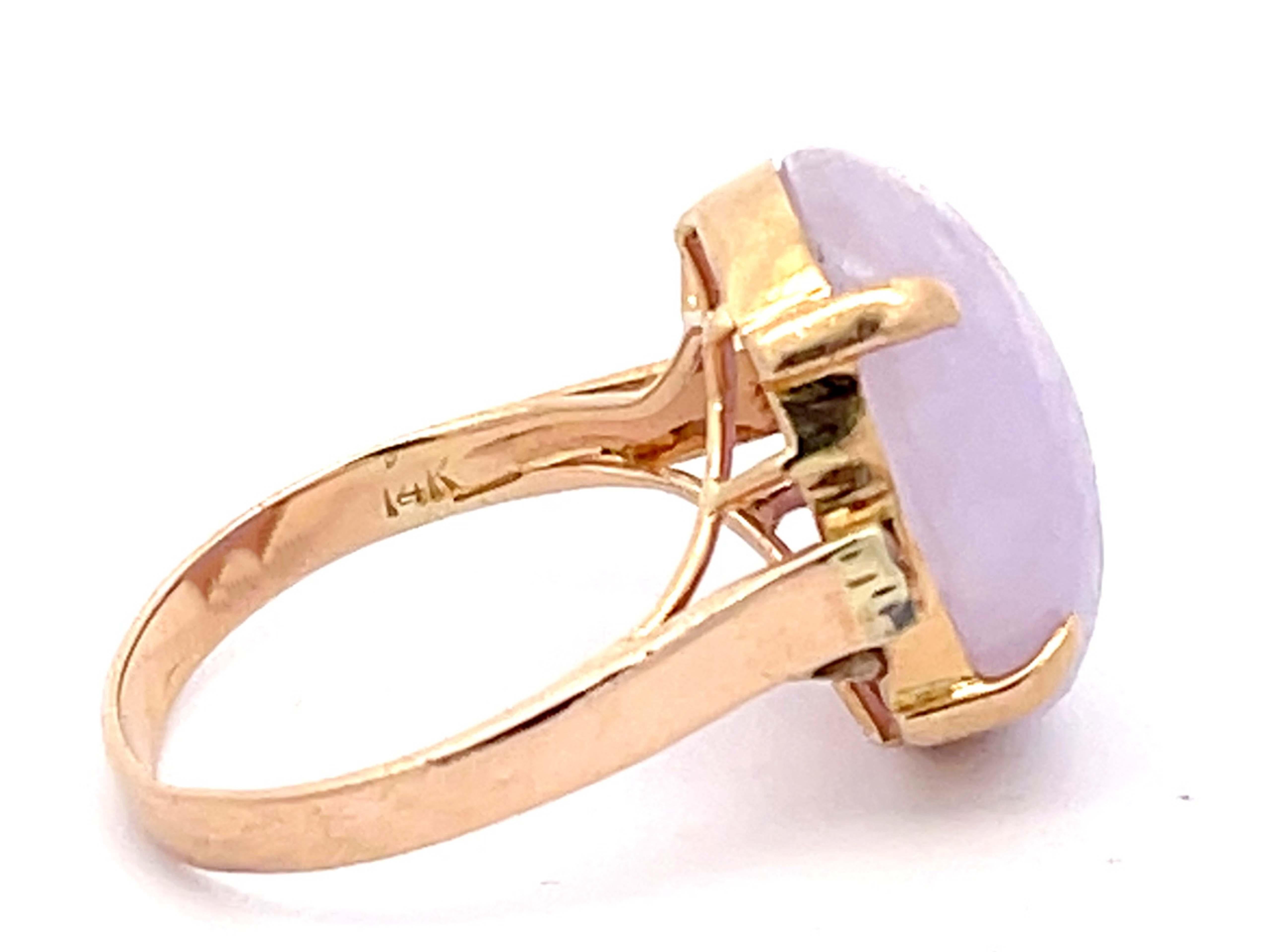 Modern Lavender Oval Jade Cabochon Ring in 14k Yellow Gold For Sale