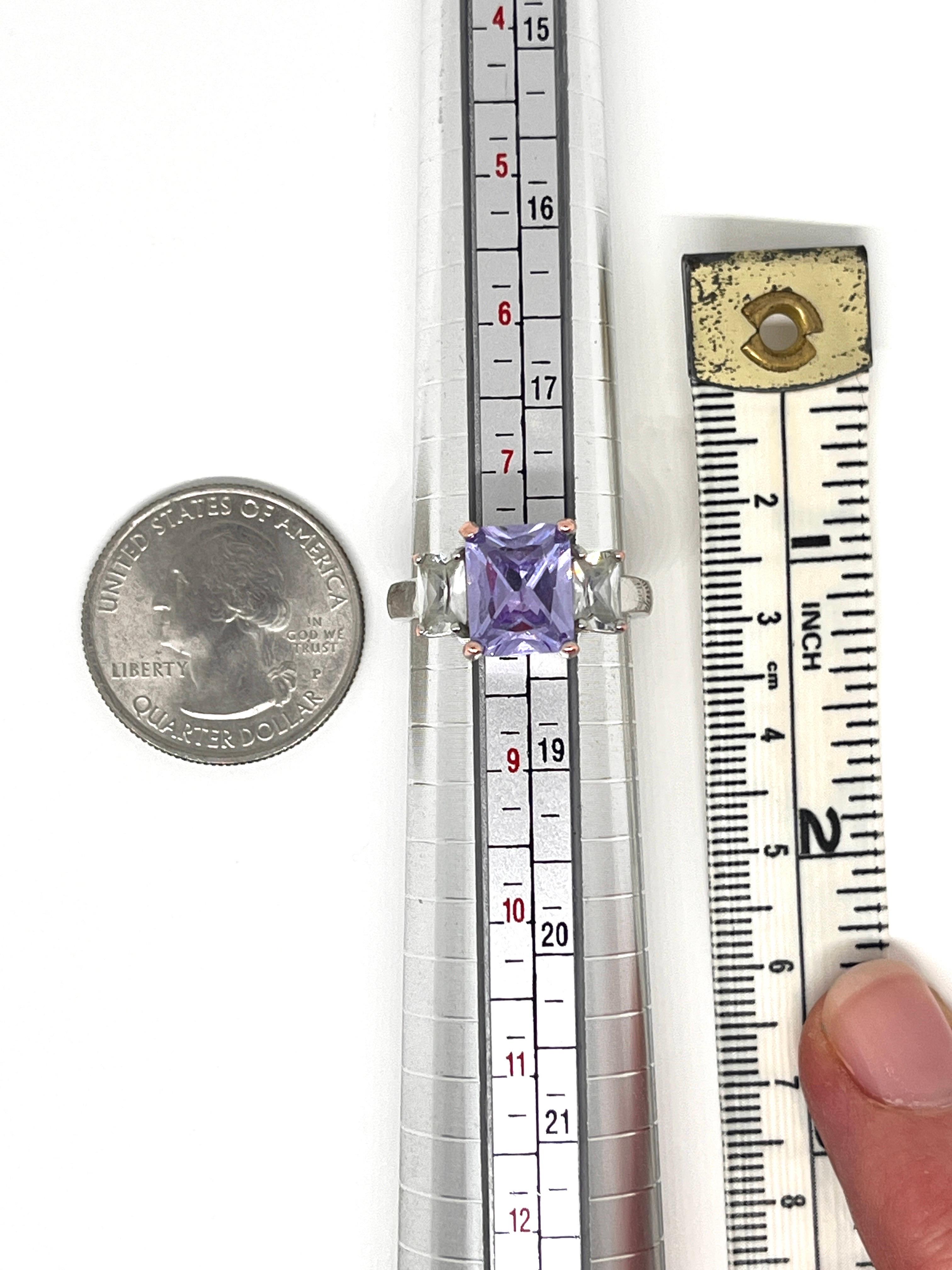 Cubic Zirconia centrale taglio principessa viola lavanda, due accenti baguette trasparenti in vendita 5
