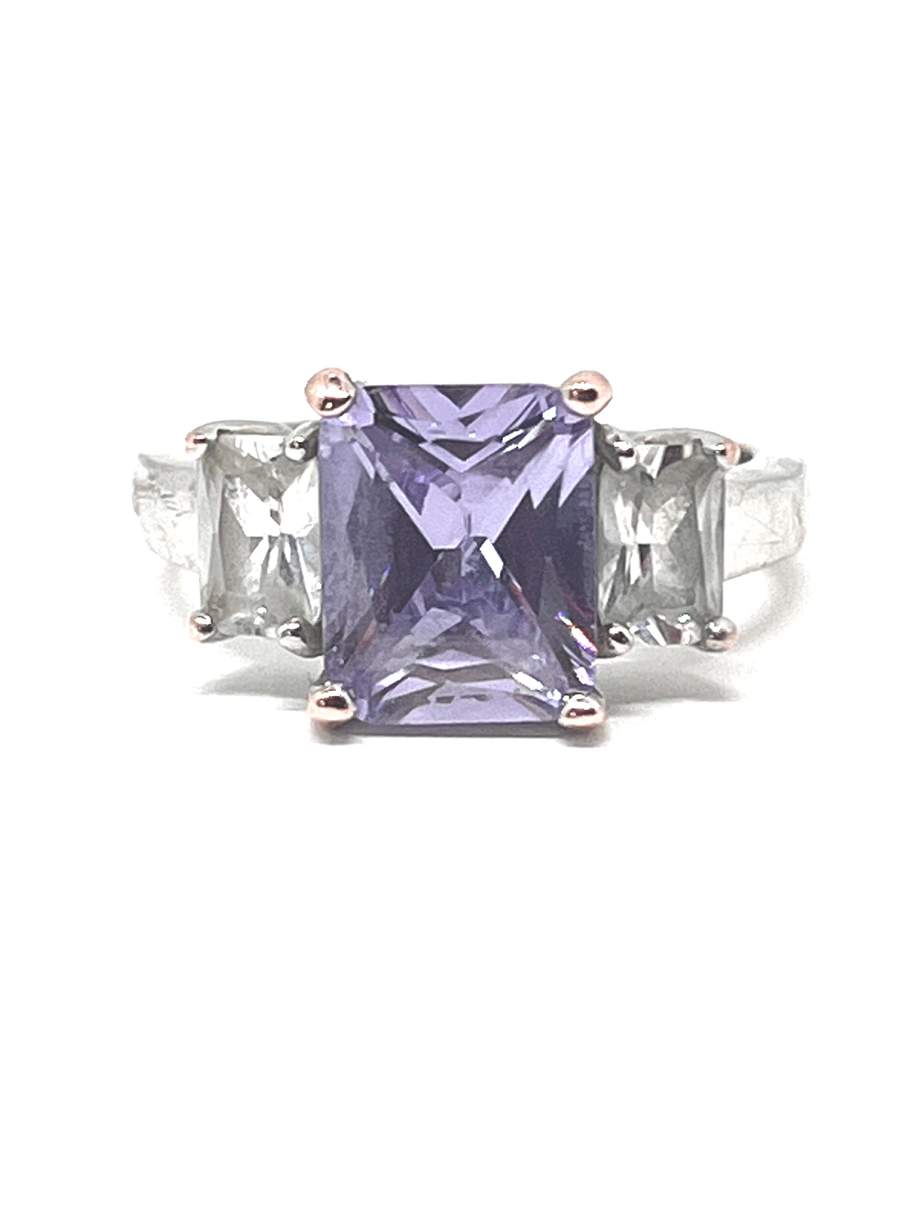 Cubic Zirconia centrale taglio principessa viola lavanda, due accenti baguette trasparenti in vendita 6