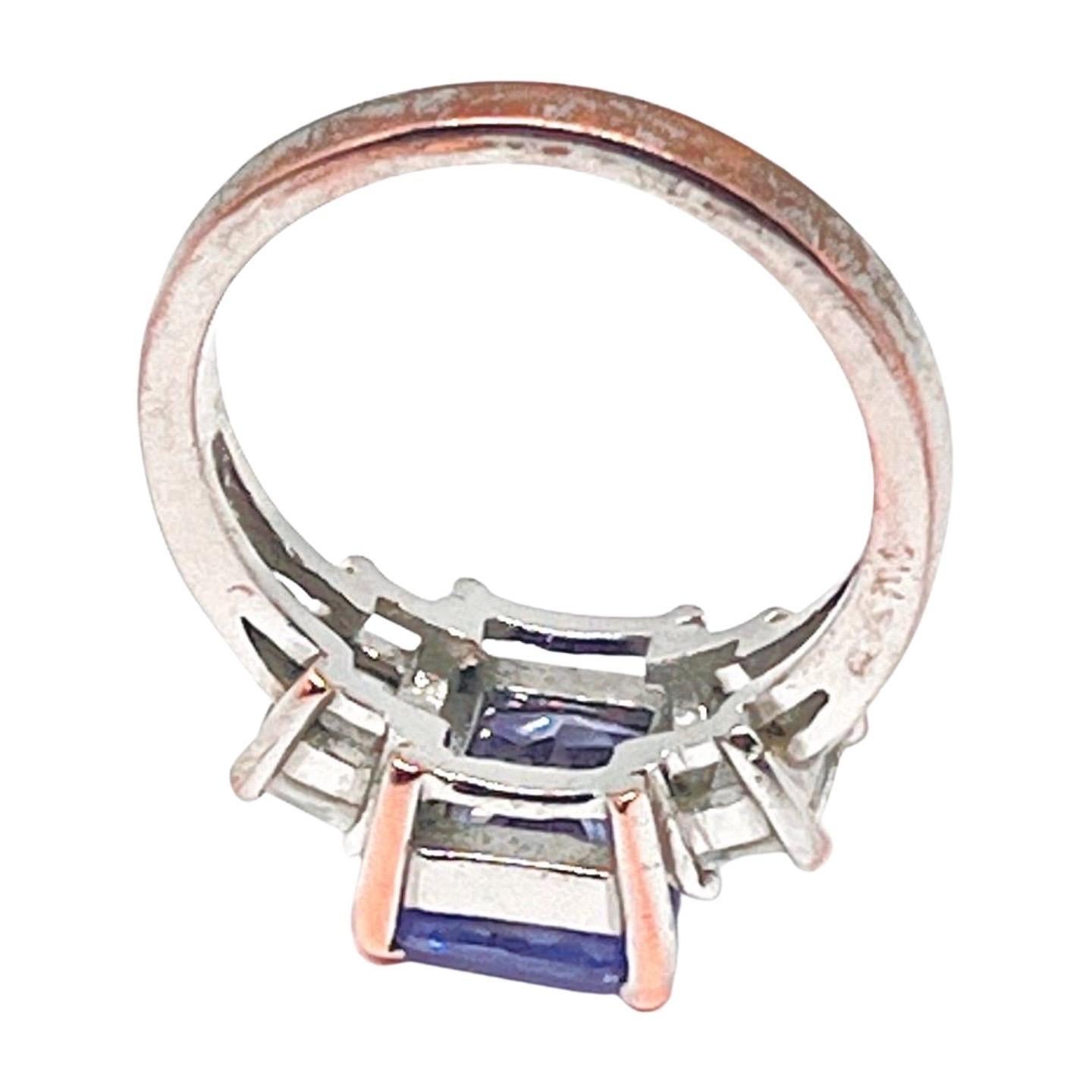Donna Cubic Zirconia centrale taglio principessa viola lavanda, due accenti baguette trasparenti in vendita