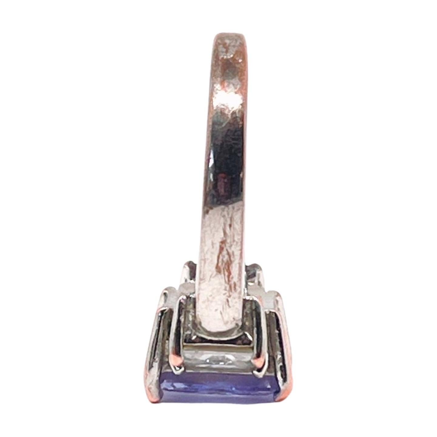 Cubic Zirconia centrale taglio principessa viola lavanda, due accenti baguette trasparenti in vendita 2