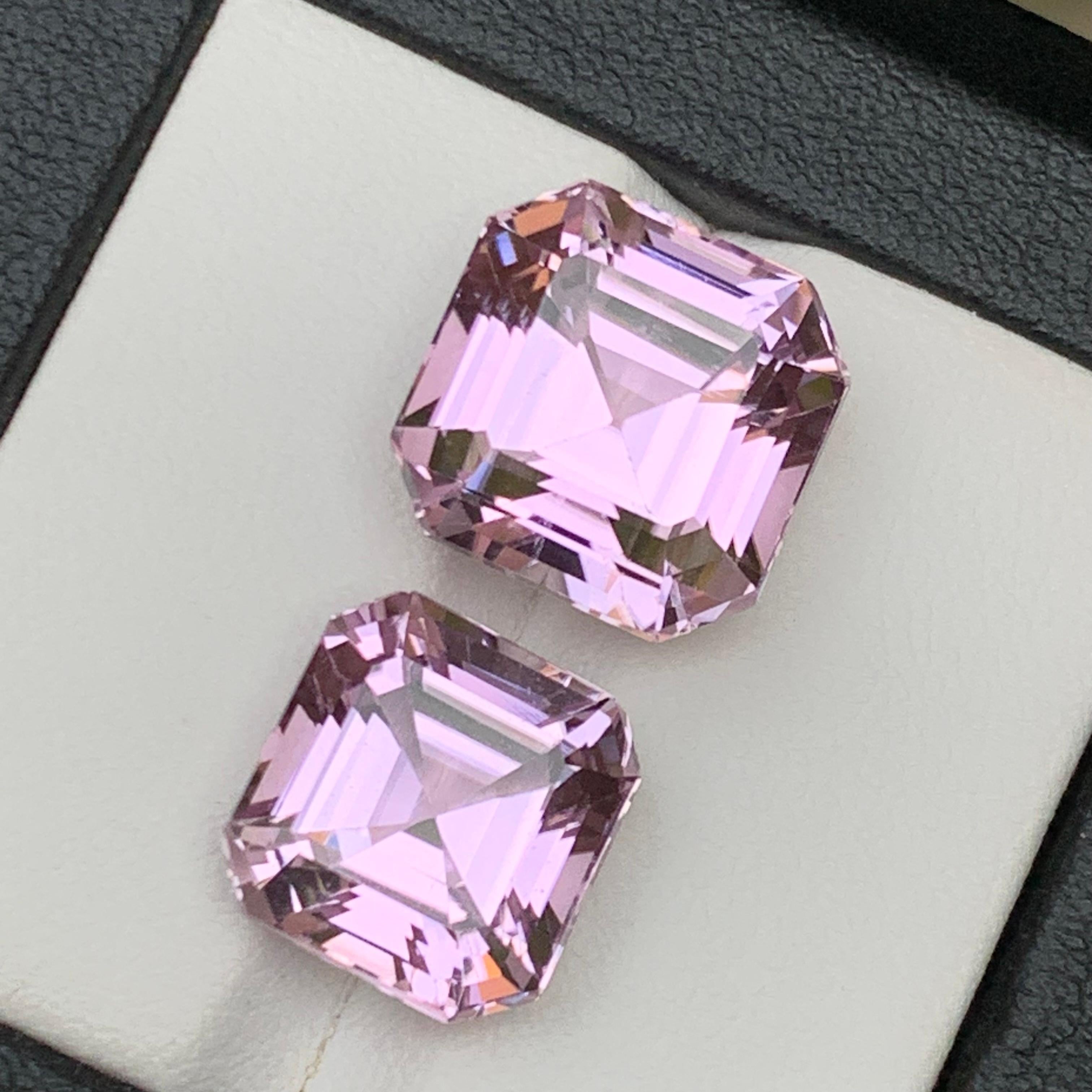 Set di gemme sciolte di Kunzite naturale di colore rosa violaceo per anelli, orecchini, collane, ciondoli o qualsiasi altro gioiello - taglio ad ascia dall'Afghanistan di Kunar!

💎 TIPO DI GEMMA: Kunzite
⚖️ PESO: 20,25 Carati 
🪚 FORMA E TAGLIO: