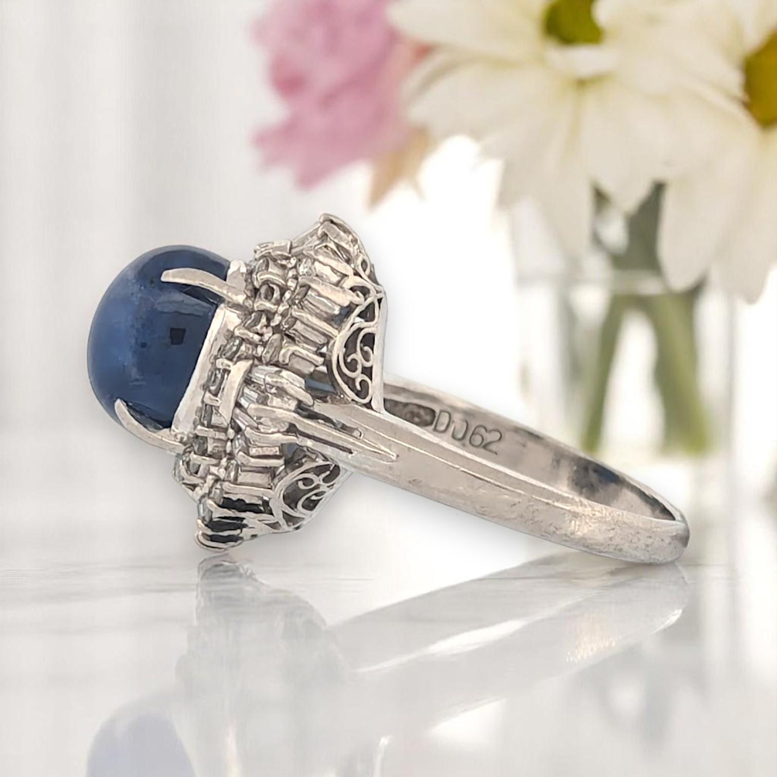 Taille ovale Anneau de lavande  Platine avec saphir cabochon de 4,24 carats et diamants naturels de 0,62 carat en vente