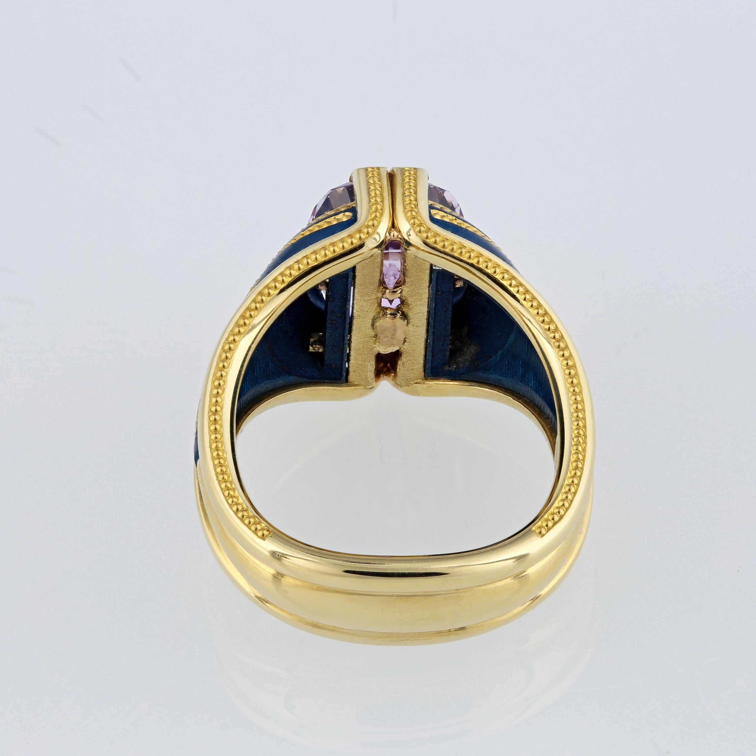 Lavendelfarbener Saphir-Ring in Blau und Gold von Zoltan David (Kissenschliff) im Angebot