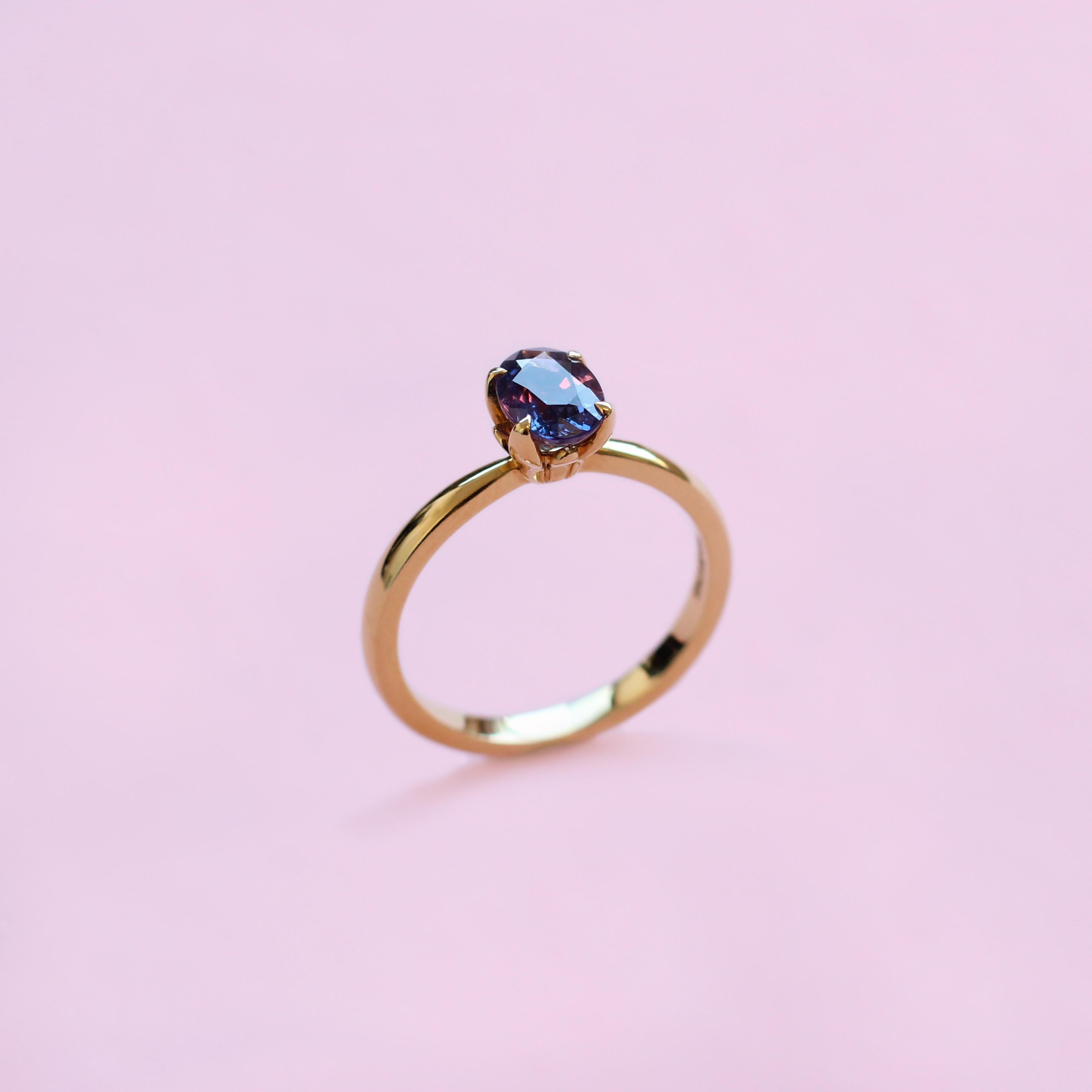 For Sale:  Lavender Sapphire Solitaire Ring in 18 Karat Yellow Gold 3